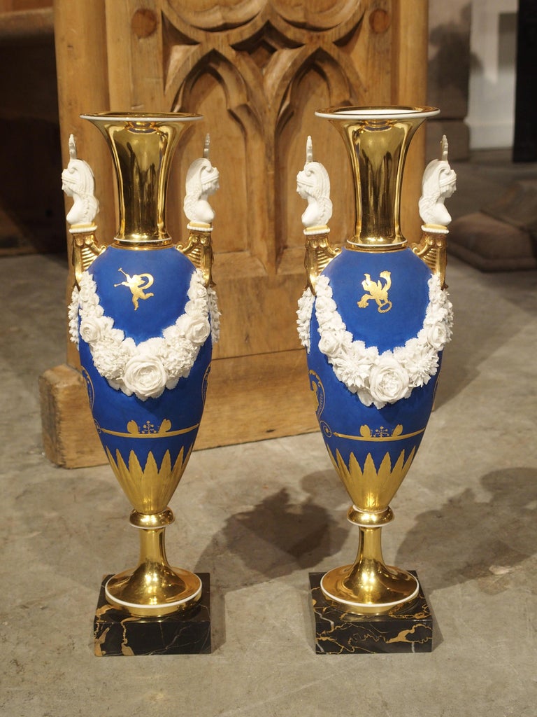 19th Century Pair of Neoclassical Paris Porcelain Vases in Royal French Blue, Early 1800s For Sale