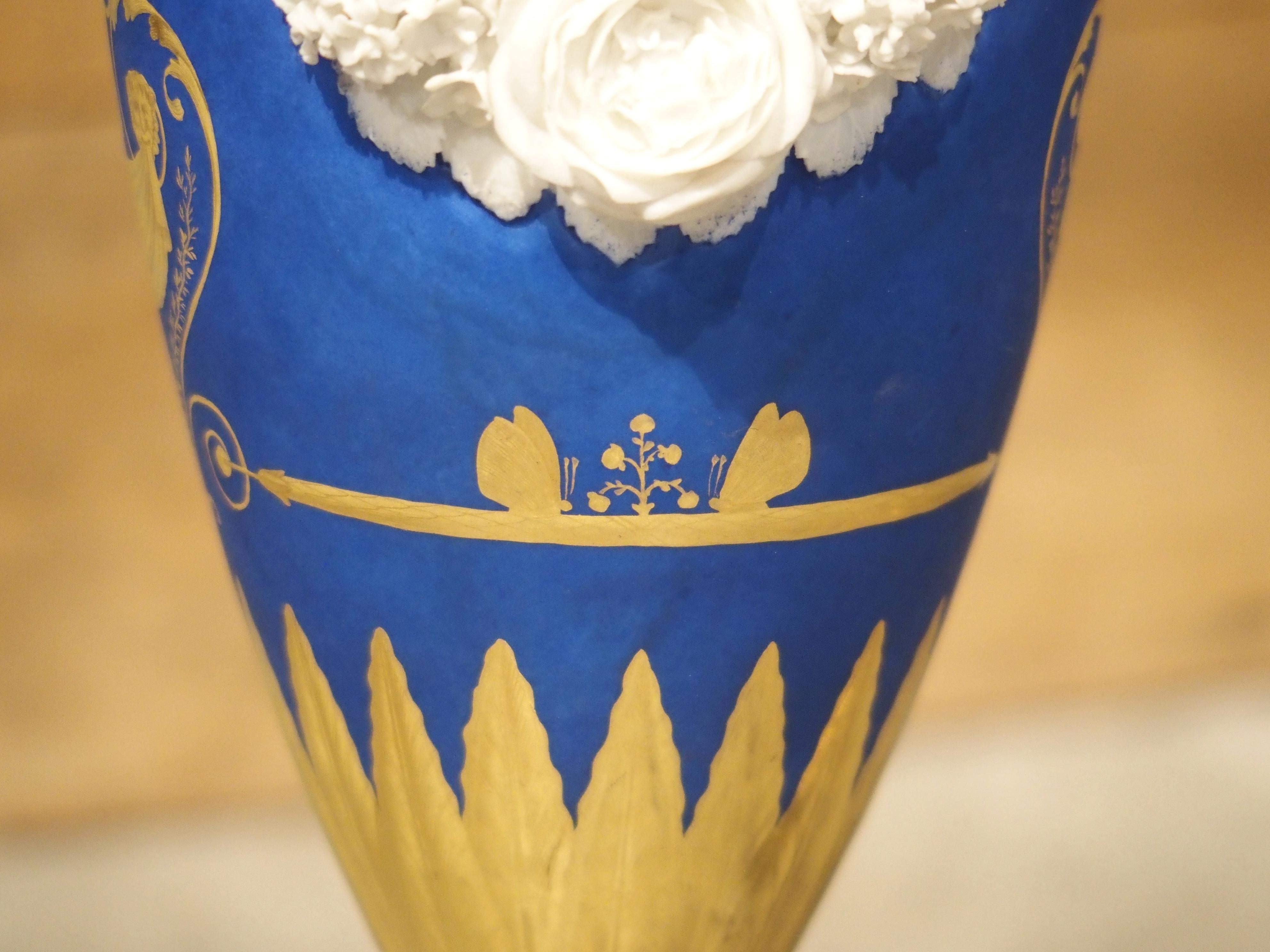 19th Century Pair of Neoclassical Paris Porcelain Vases in Royal French Blue, Early 1800s