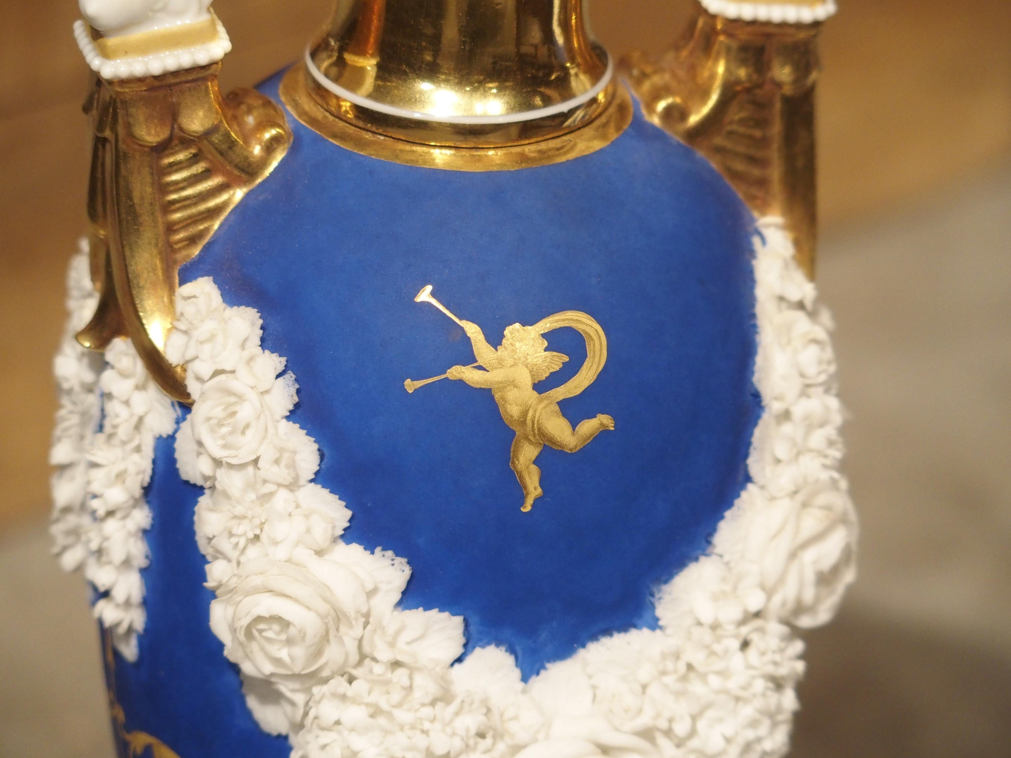 Paire de vases néoclassiques en porcelaine de Paris en bleu royal français:: début des années 1800 en vente 2