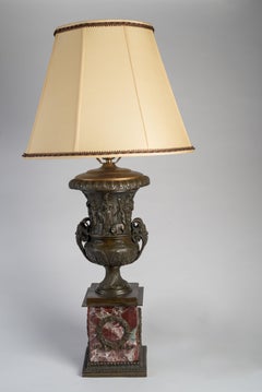 Coppia di urne neoclassiche in bronzo patinato e marmo rosso montate come lampade