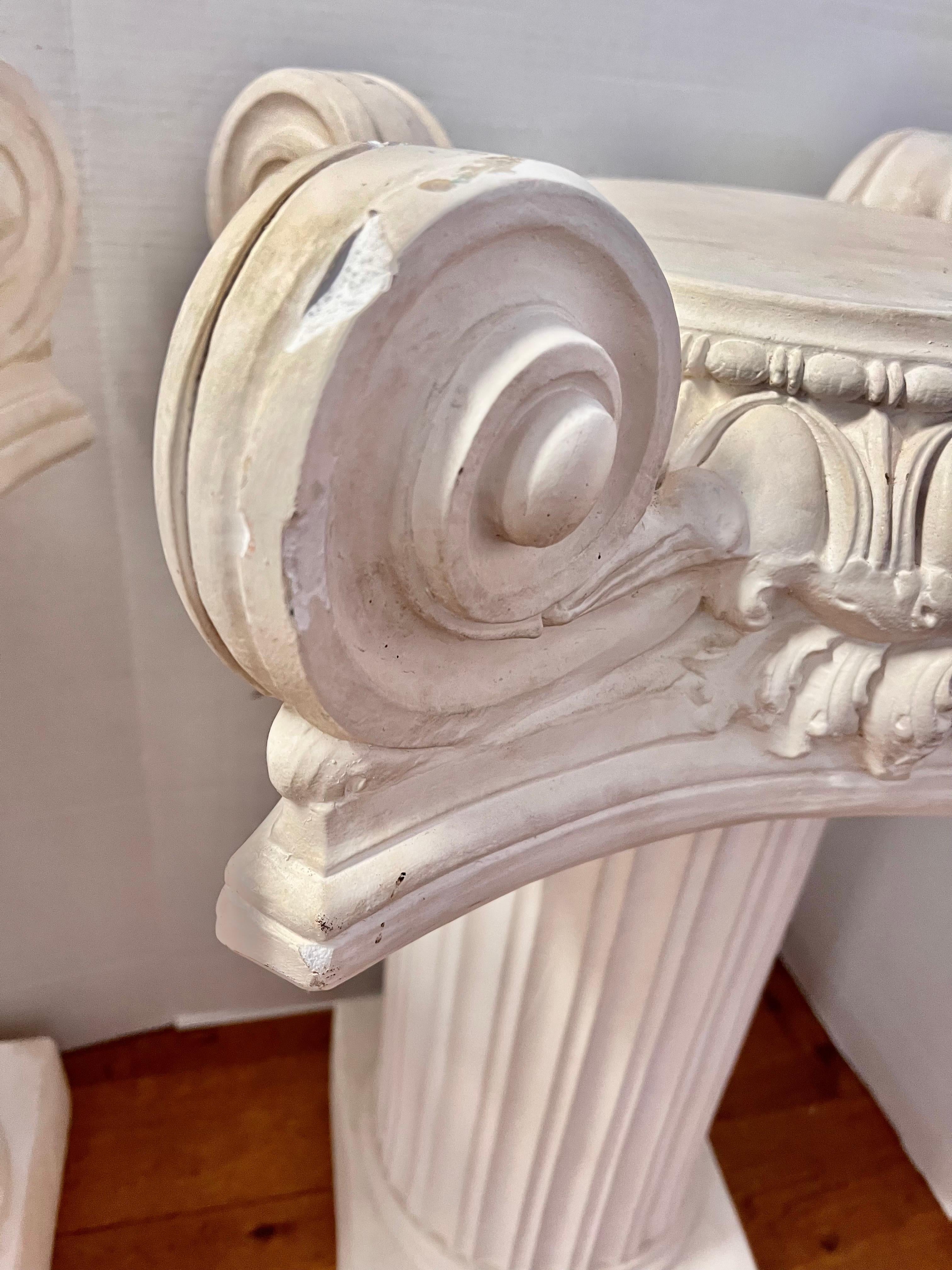 Paar neoklassische Pedestale Säulen Beistelltische im Angebot 3