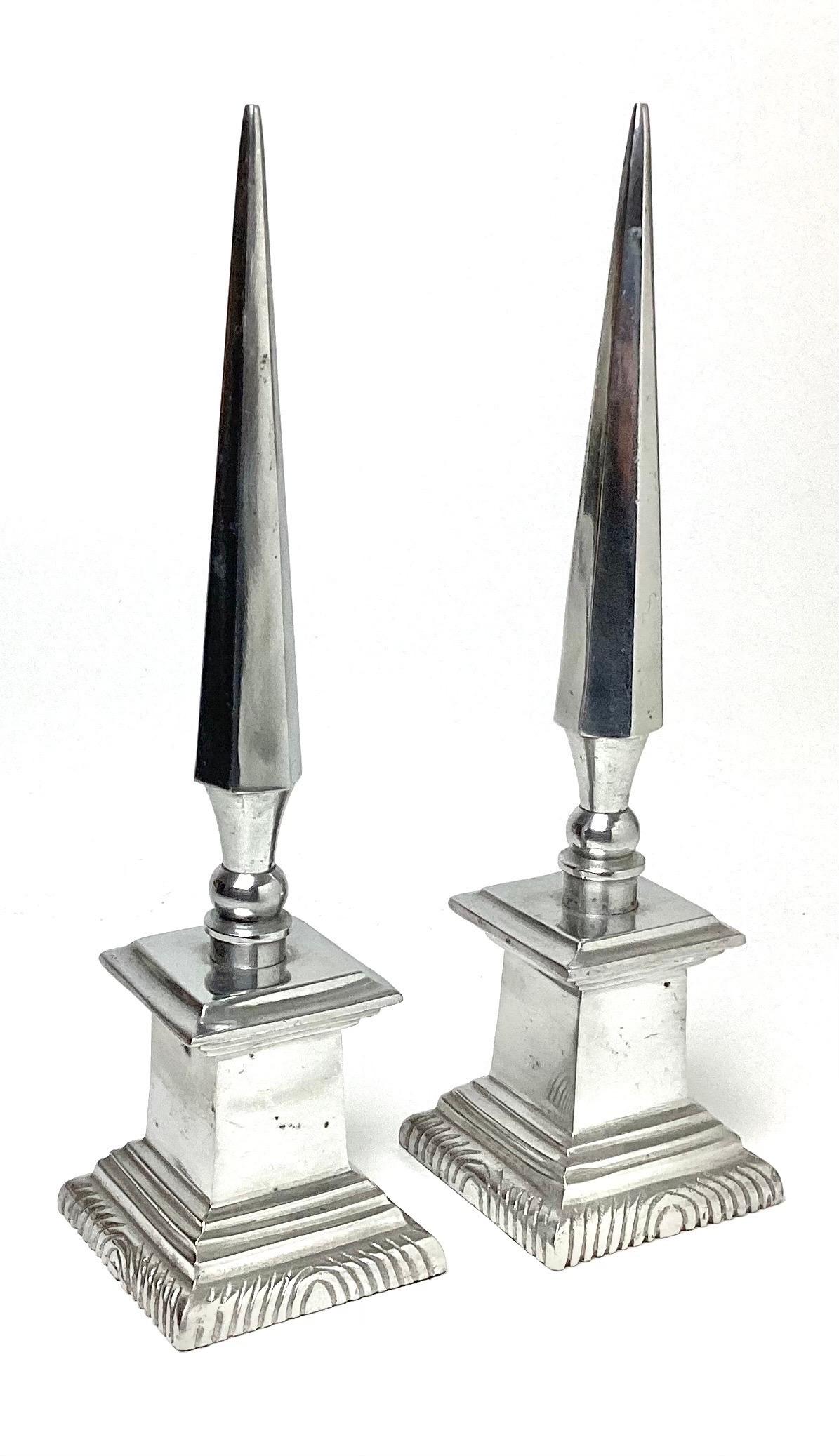Mid-Century Modern Pair of Neoclassical Polished Aluminum Obelisks For Sale
