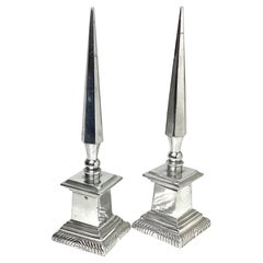 Neoklassizistische Obelisken aus poliertem Aluminium, Paar