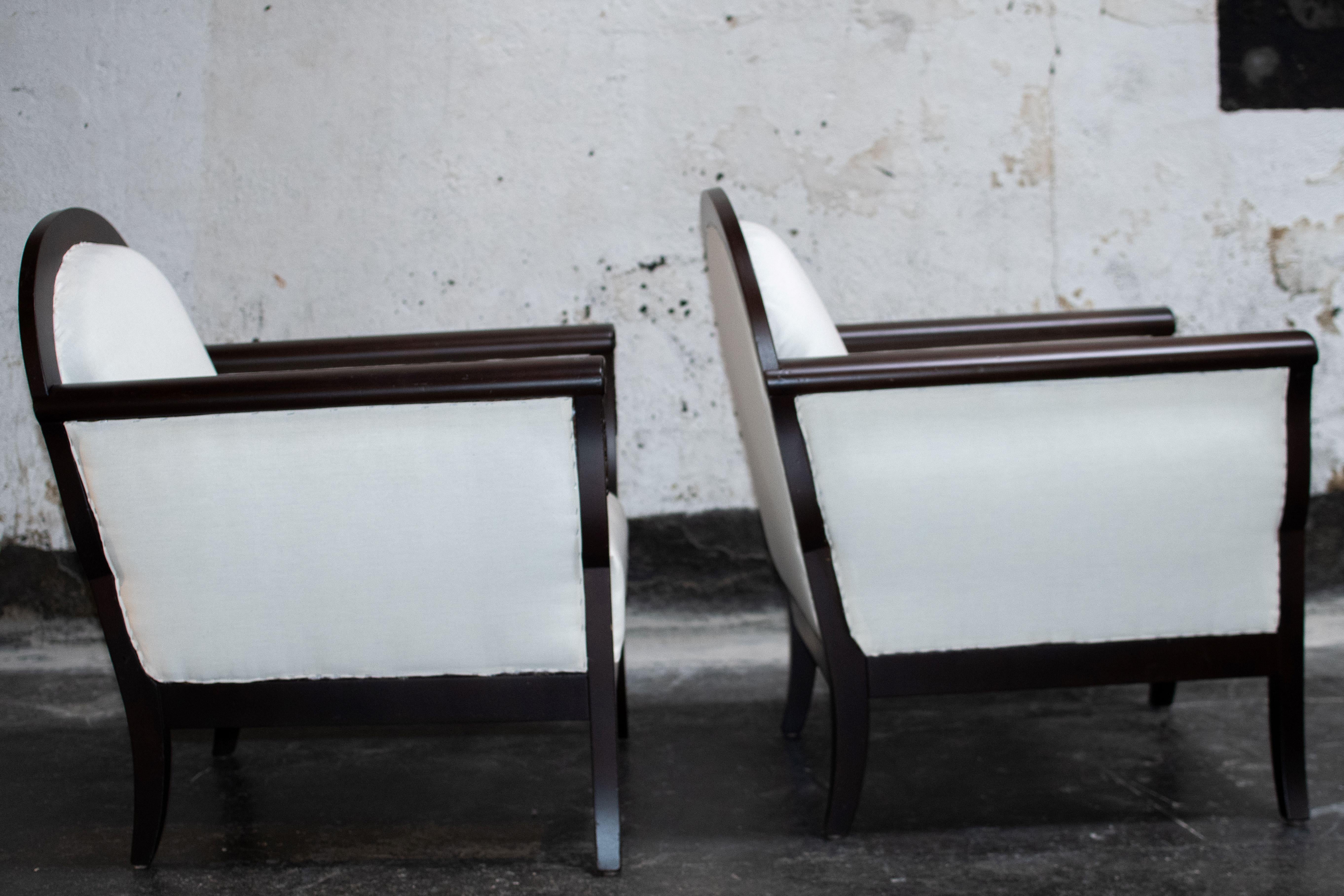 Appliqué Paire de chaises longues néoclassiques - Prêt à l'emploi en vente