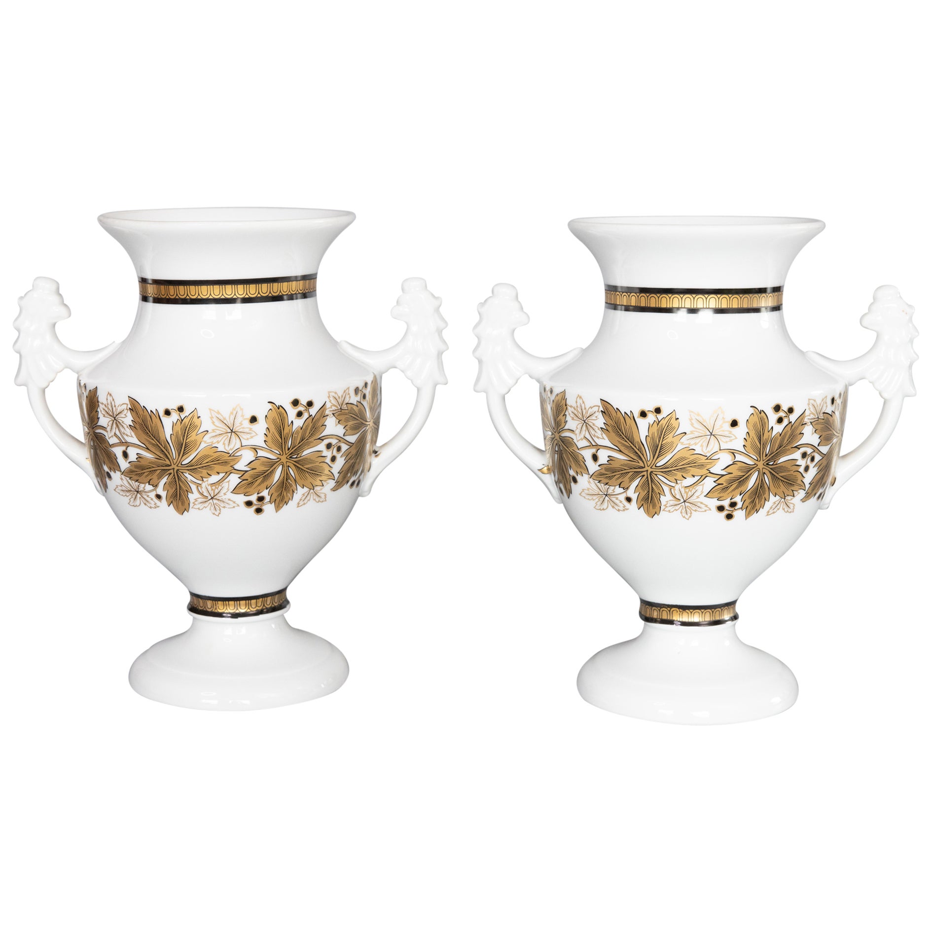 Coppia di urne neoclassiche Royal Tettau in porcellana tedesca bianca e oro, 1930-50 ca. in vendita