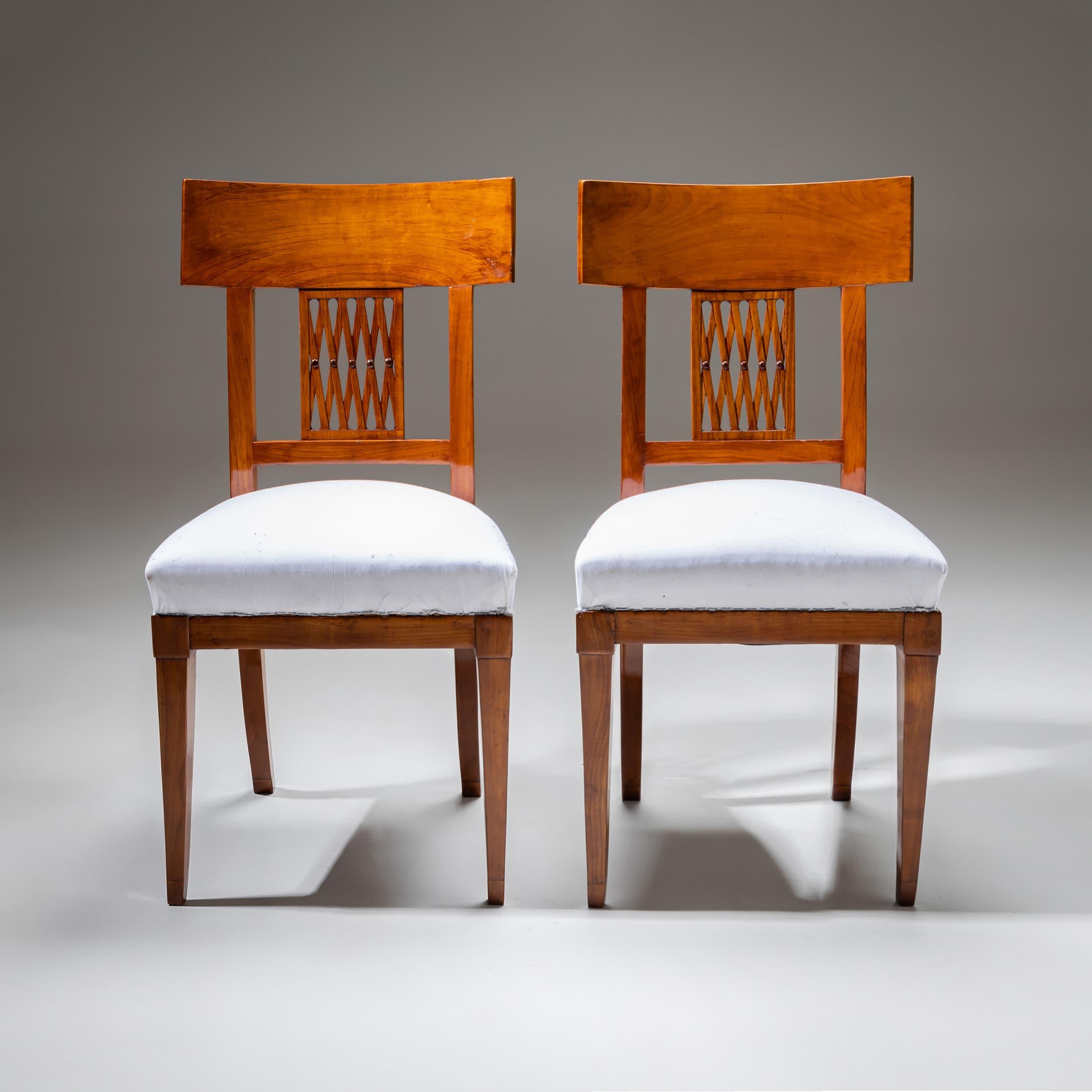 Paire de chaises d'appoint néoclassiques, début du 19ème siècle Bon état - En vente à Greding, DE