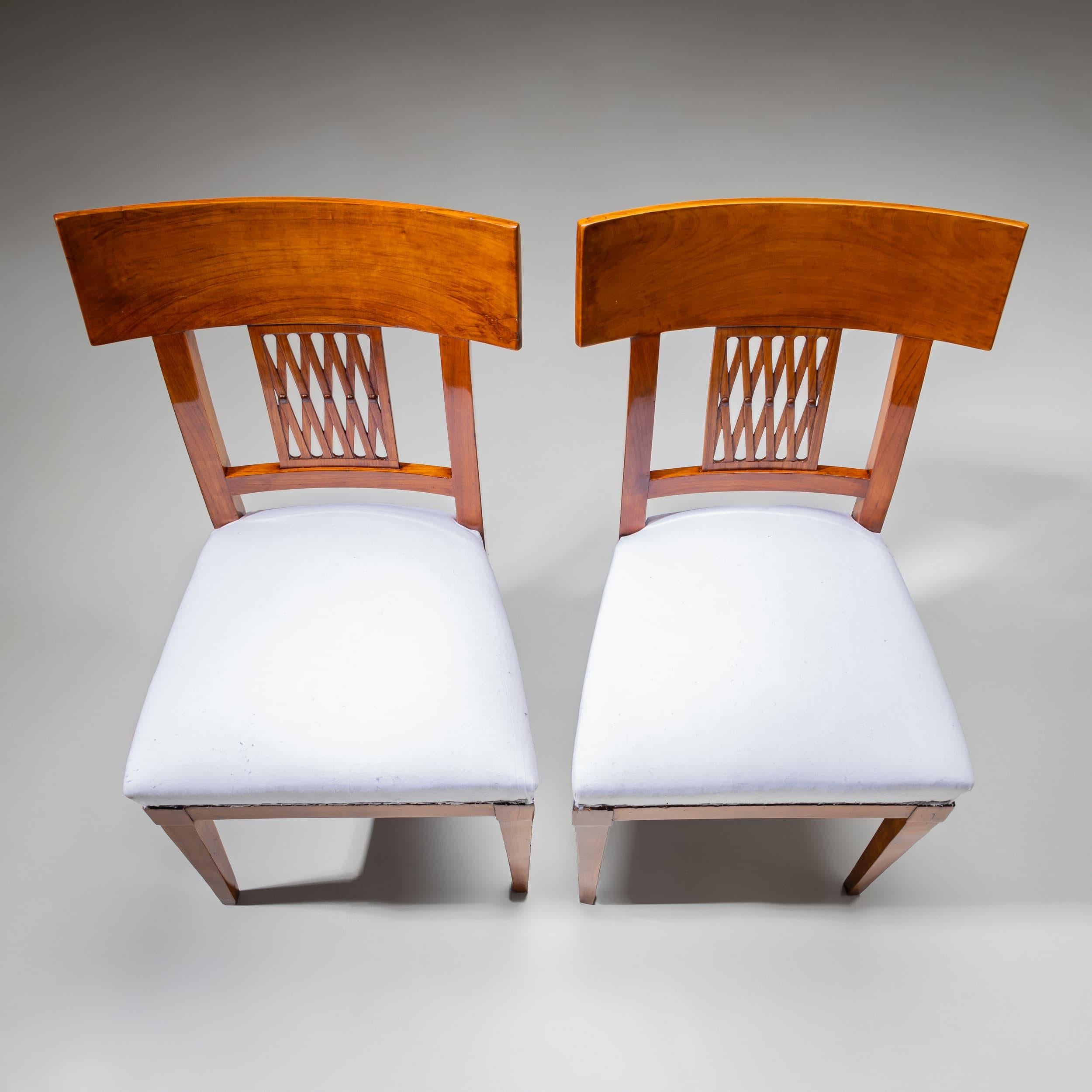 XIXe siècle Paire de chaises d'appoint néoclassiques, début du 19ème siècle en vente