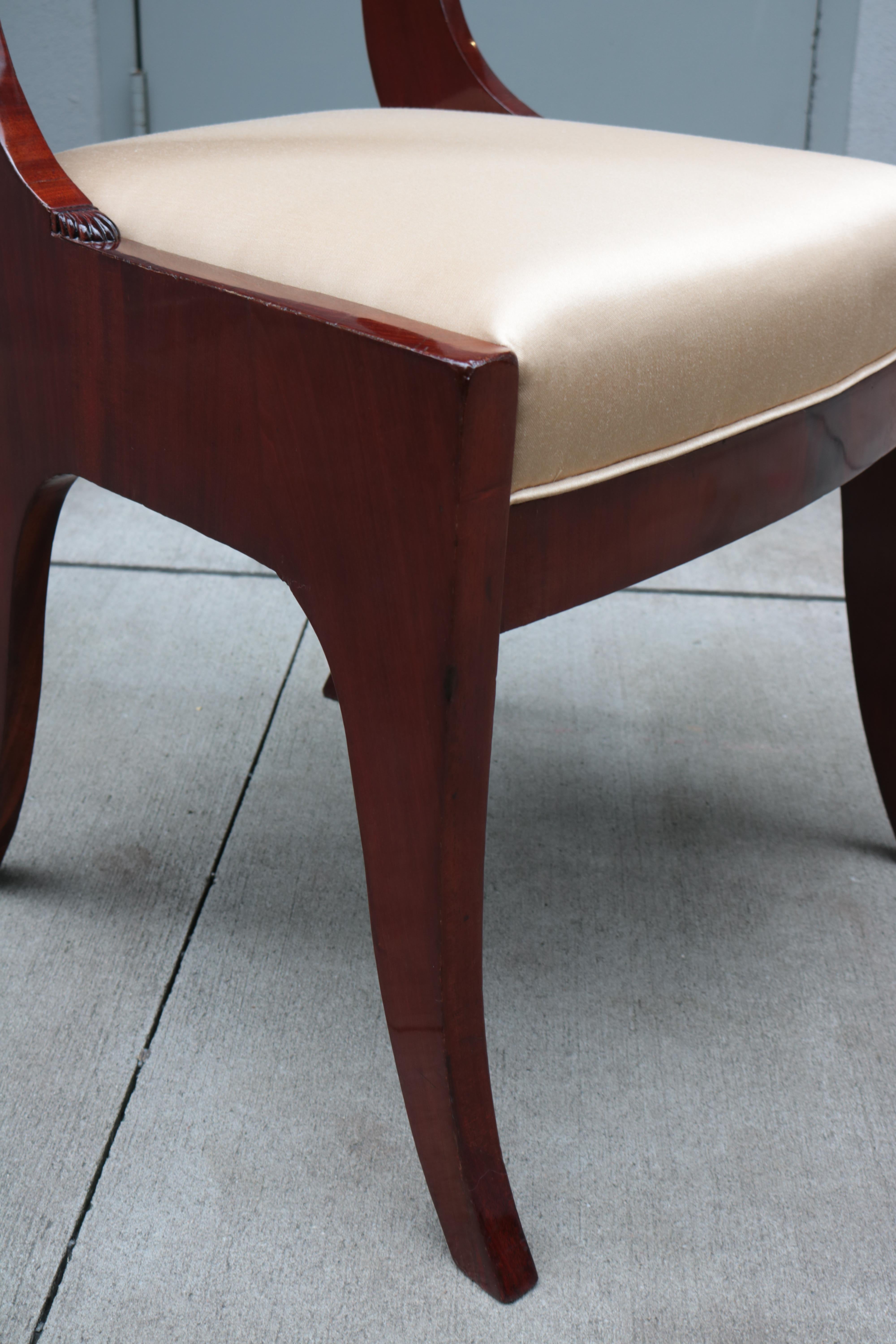 Paire de chaises d'appoint néoclassiques en vente 3
