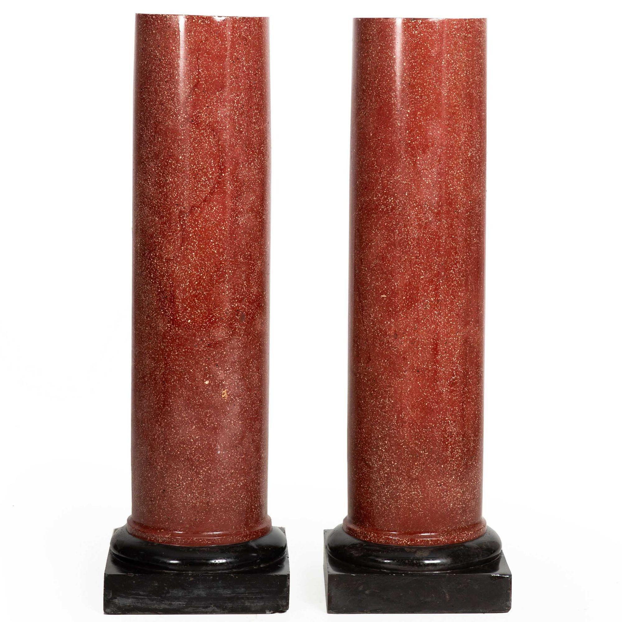 Européen Paire de colonnes de piédestaux néoclassiques simulées en porphyre Scagliola en vente