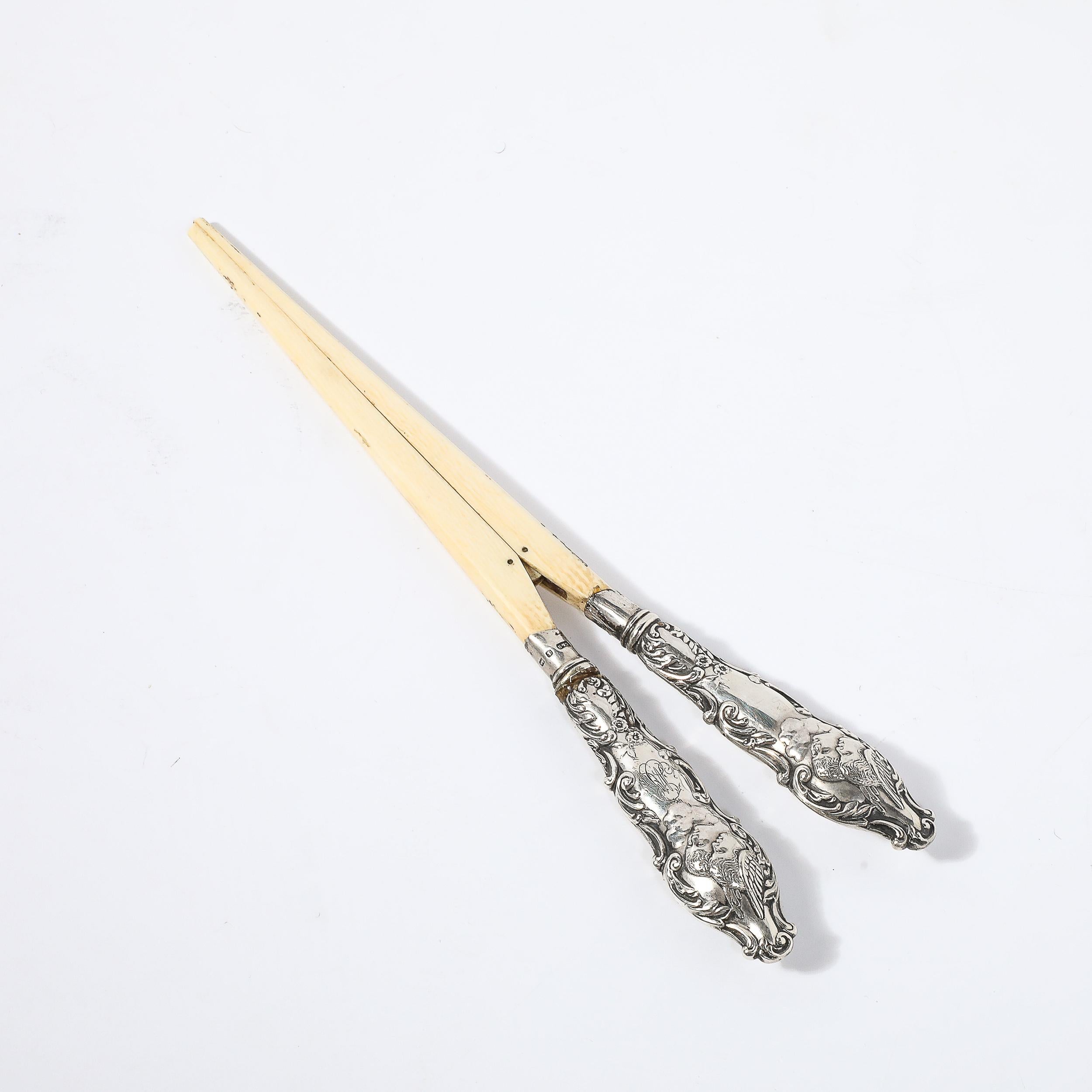 Argento 925 Coppia di pinze neoclassiche in argento e osso in vendita