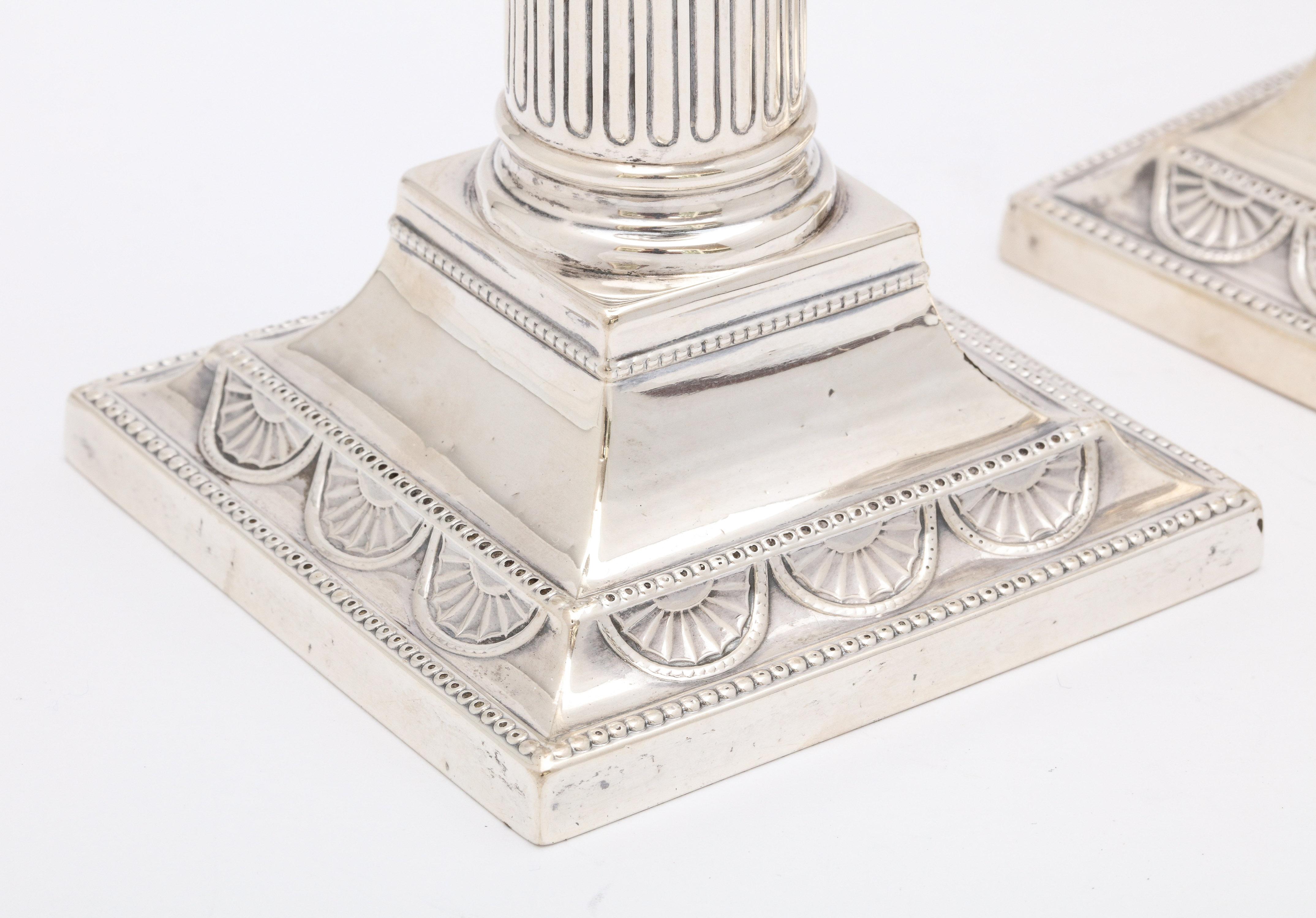 Pair of Neoclassical Sterling Silver Column-Form Candlesticks, Hutton and Sons In Good Condition In New York, NY