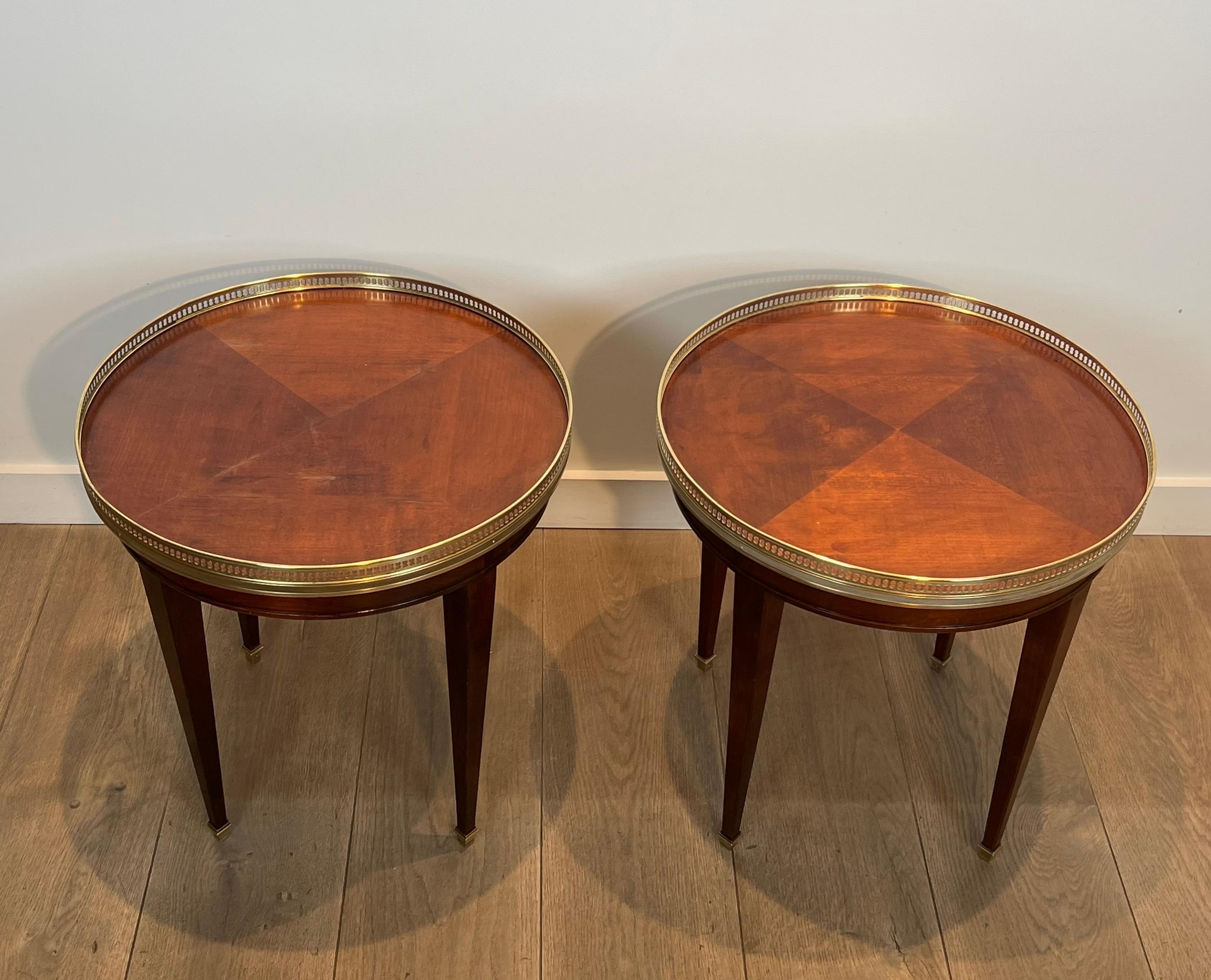 Néoclassique Pair of Neoclassical Style Bouillotte Tables, Wood and Brass Round Side Tables en vente