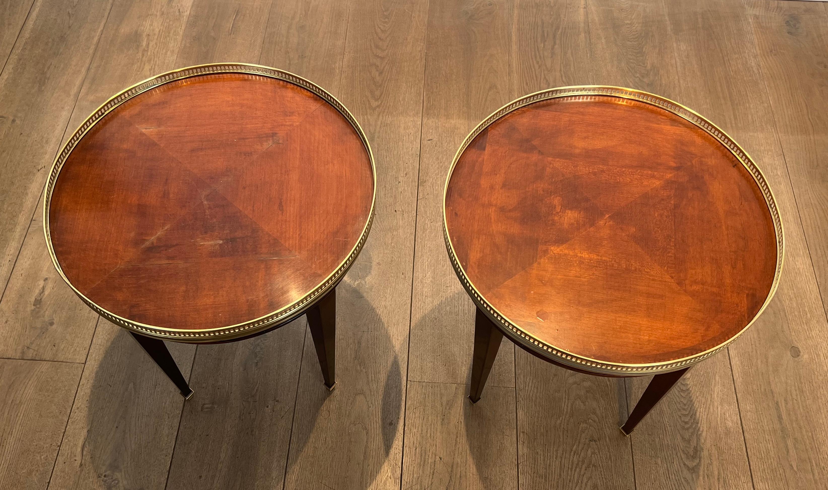 Français Pair of Neoclassical Style Bouillotte Tables, Wood and Brass Round Side Tables en vente