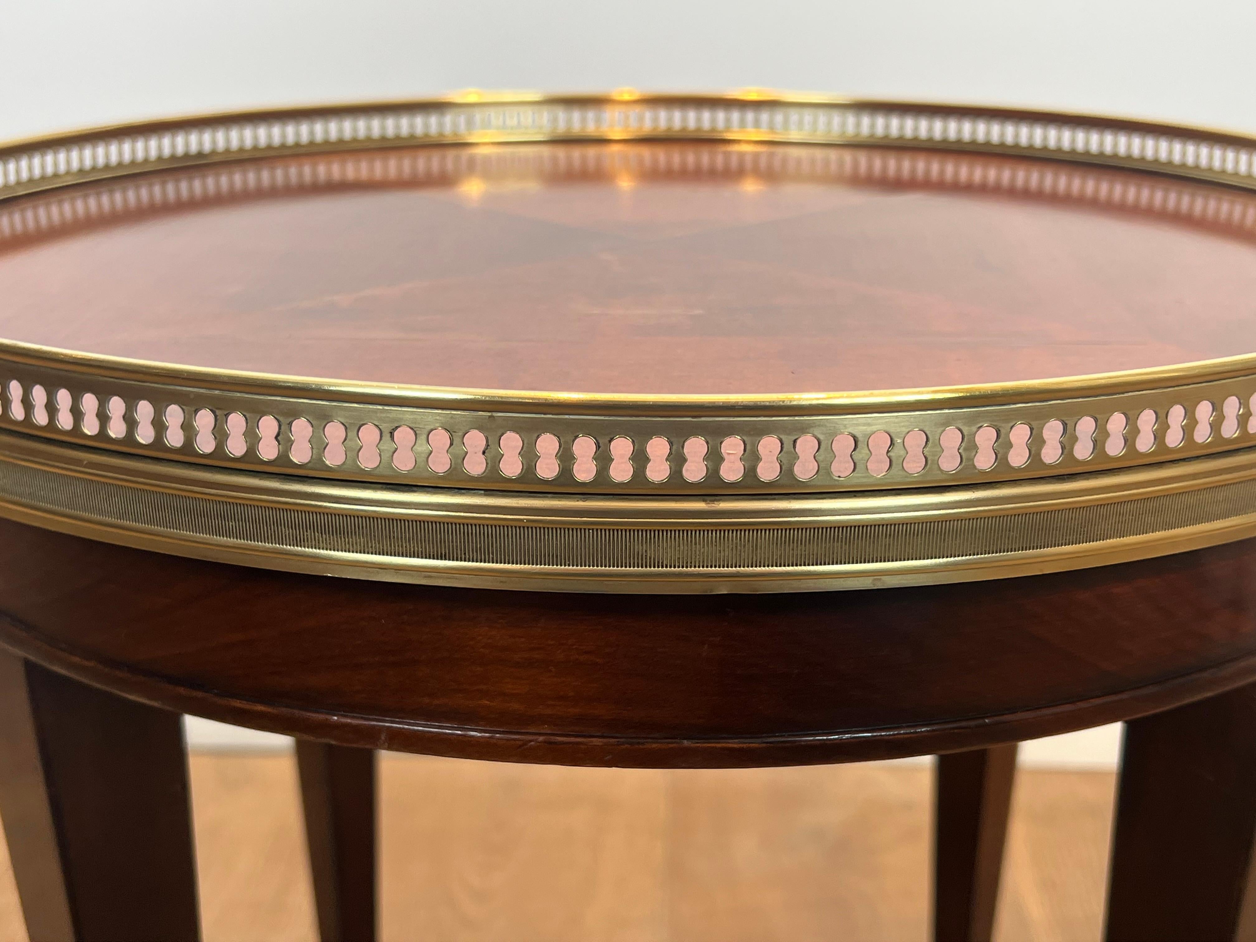Pair of Neoclassical Style Bouillotte Tables, Wood and Brass Round Side Tables en vente 1