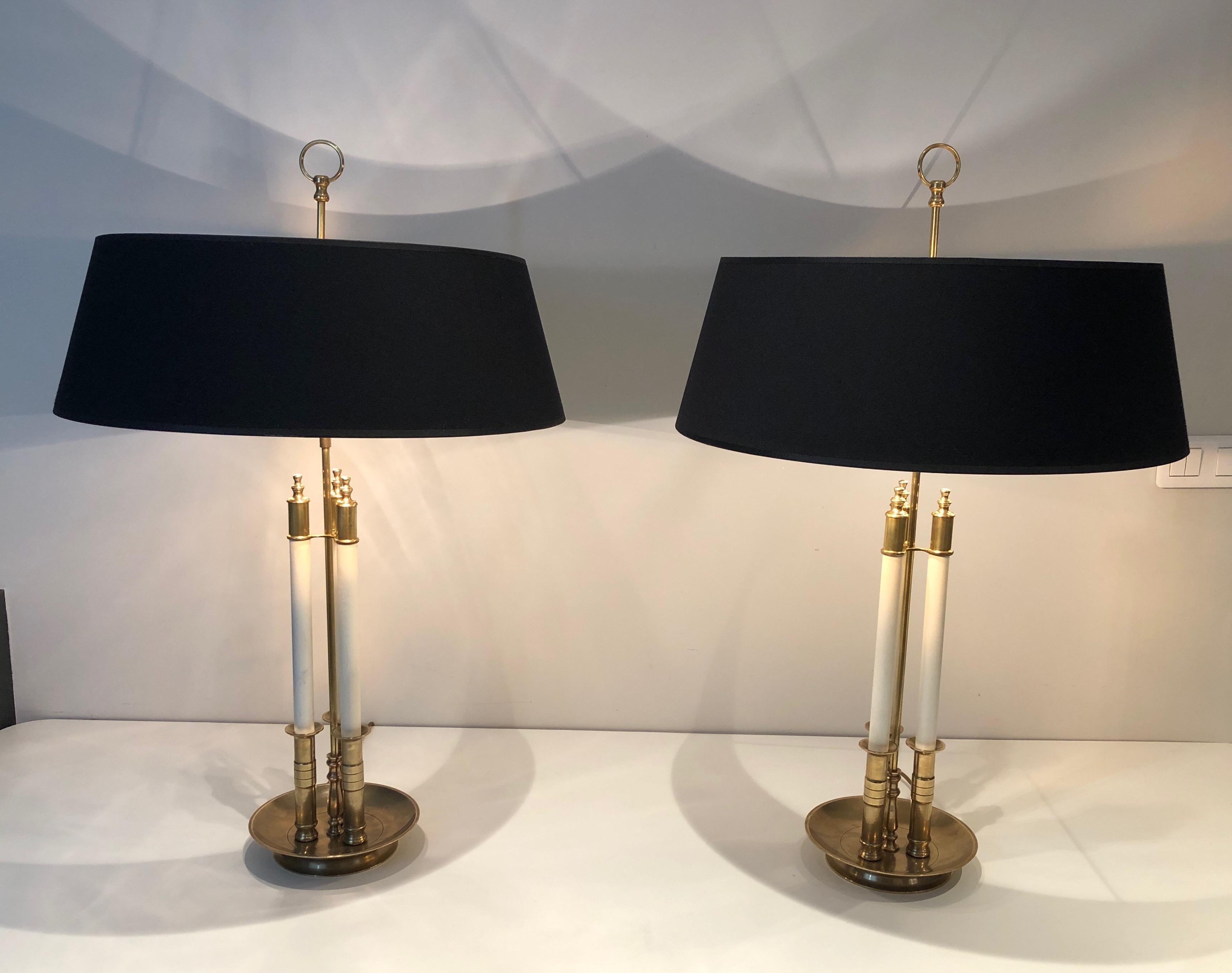 French Pair of Neoclassical Style Brass and White Lacquered Table Lamps For Sale
