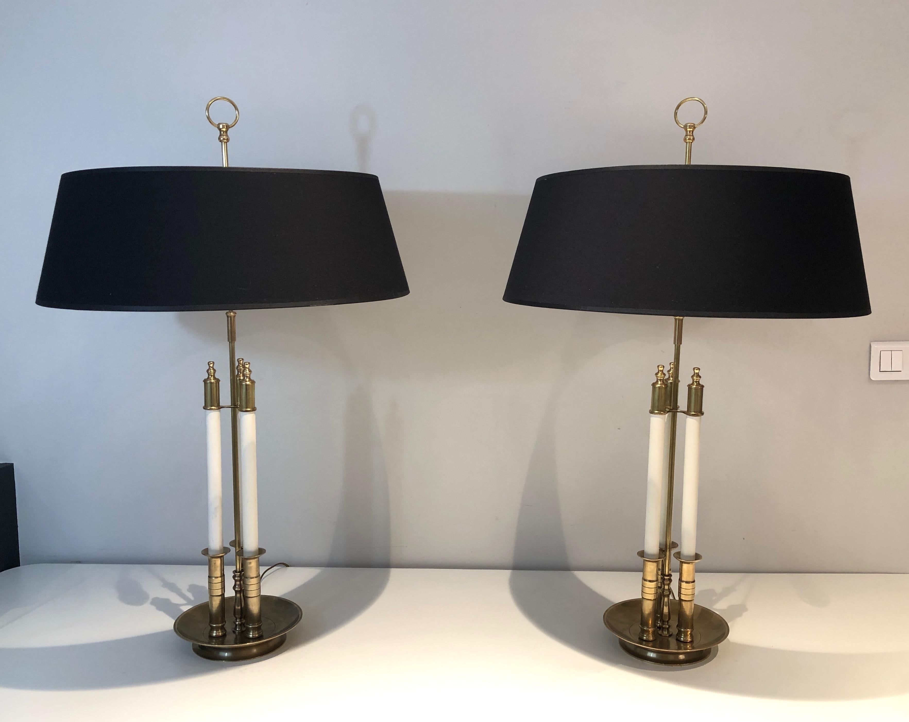 Pair of Neoclassical Style Brass and White Lacquered Table Lamps In Good Condition For Sale In Marcq-en-Barœul, Hauts-de-France