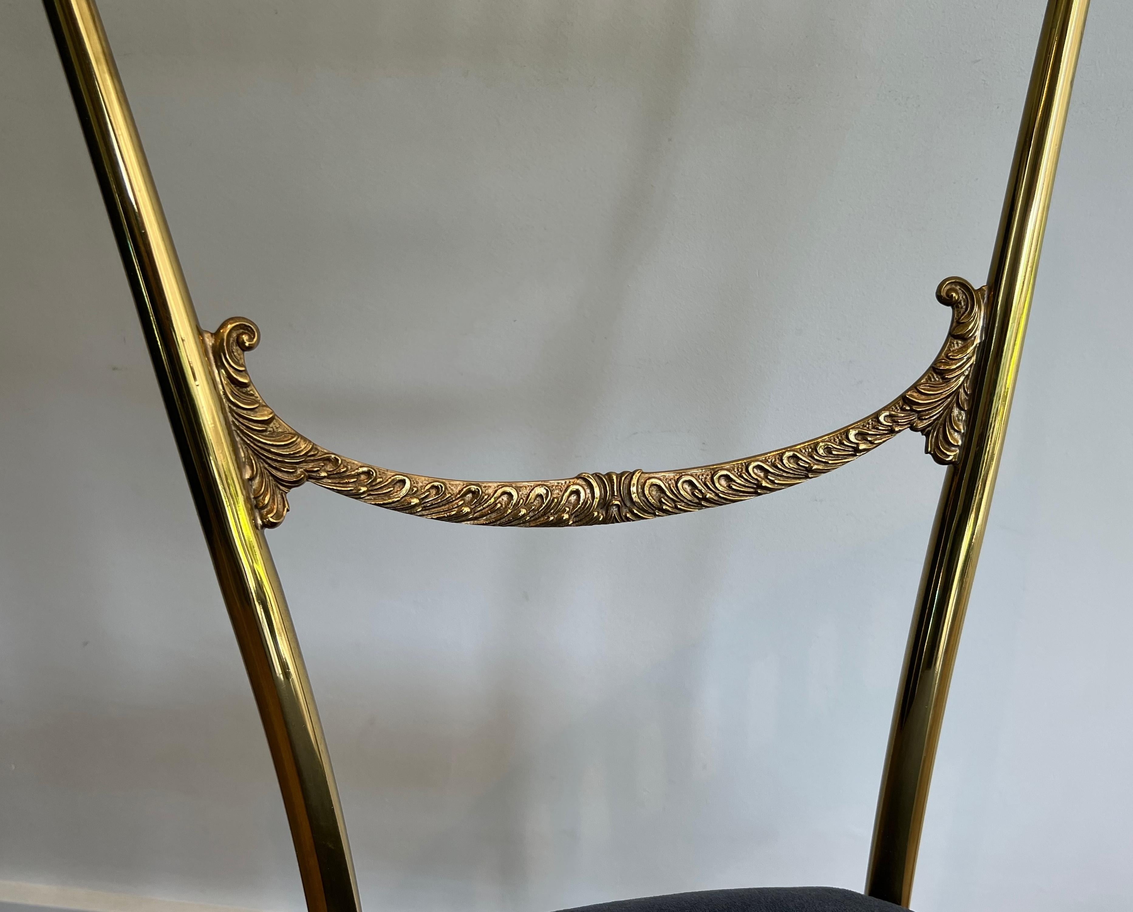 Coppia di sedie in ottone in stile neoclassico attribuite alla Maison Jansen in vendita 3