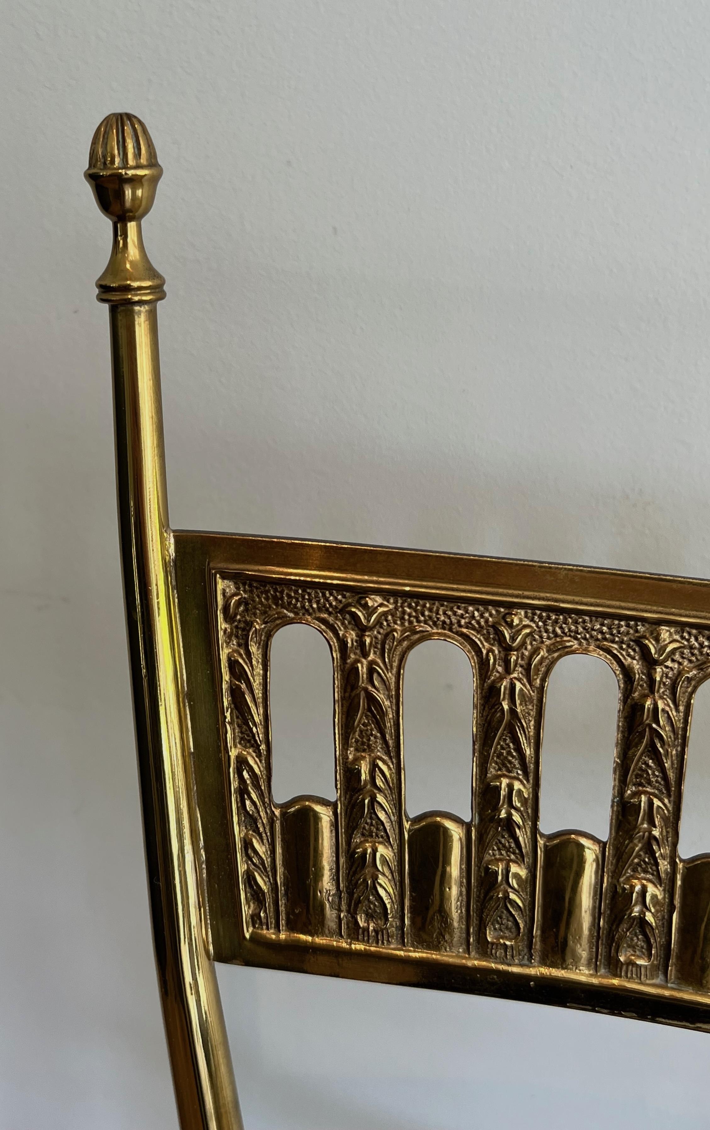 Metà XX secolo Coppia di sedie in ottone in stile neoclassico attribuite alla Maison Jansen in vendita