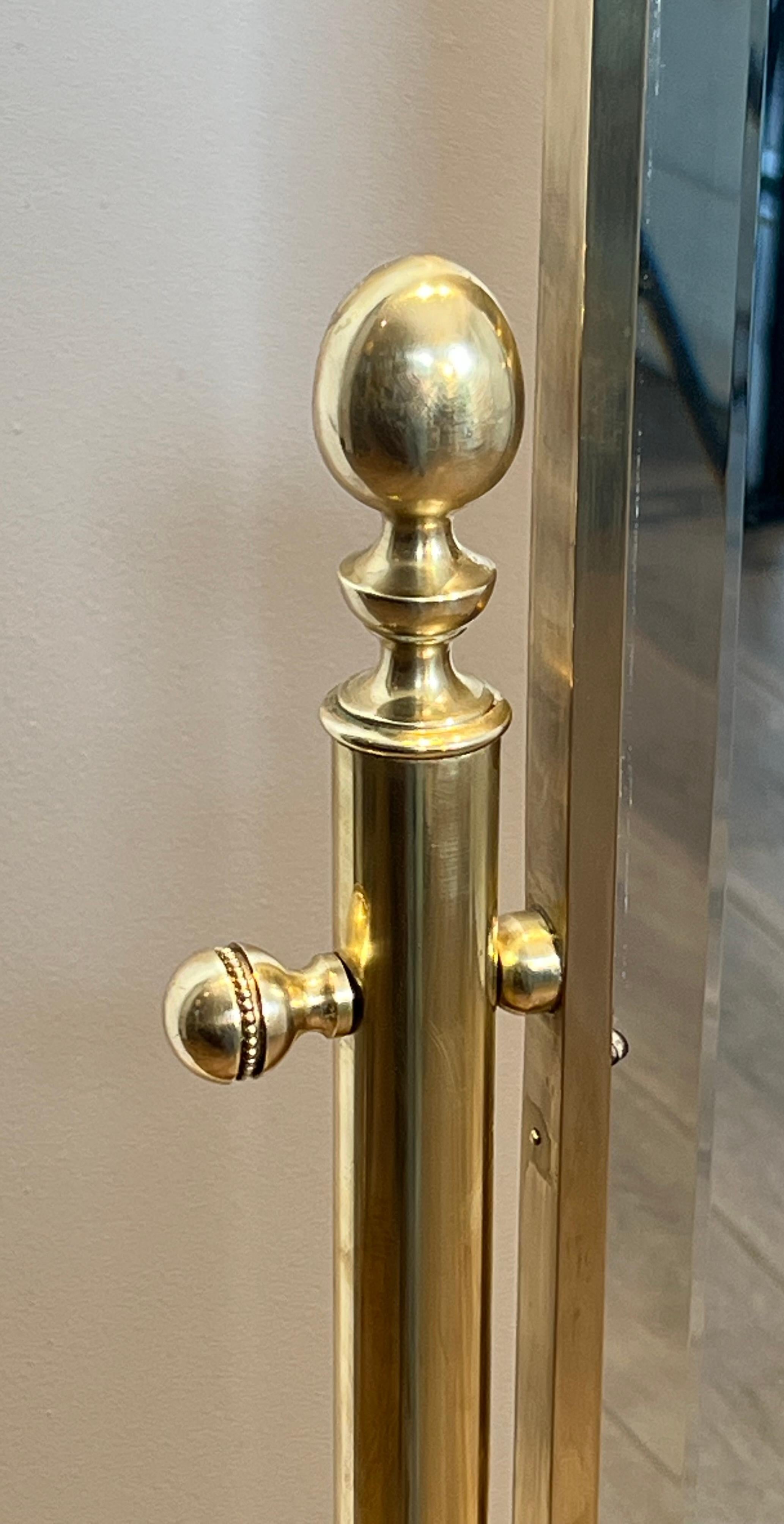 Paire de miroirs Psyché en laiton de style néoclassique dans le style de la Maison Jansen en vente 3