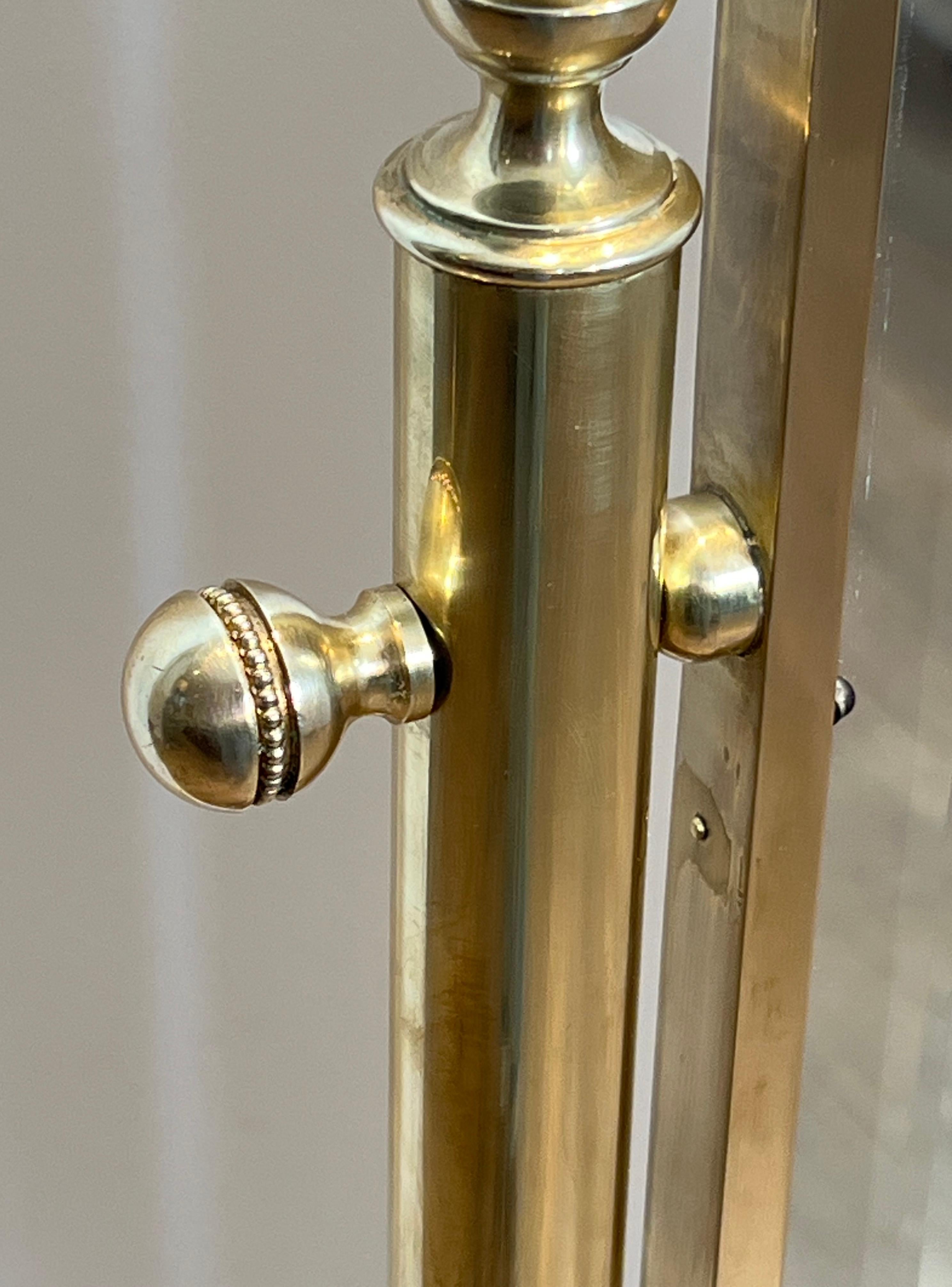 Paire de miroirs Psyché en laiton de style néoclassique dans le style de la Maison Jansen en vente 7