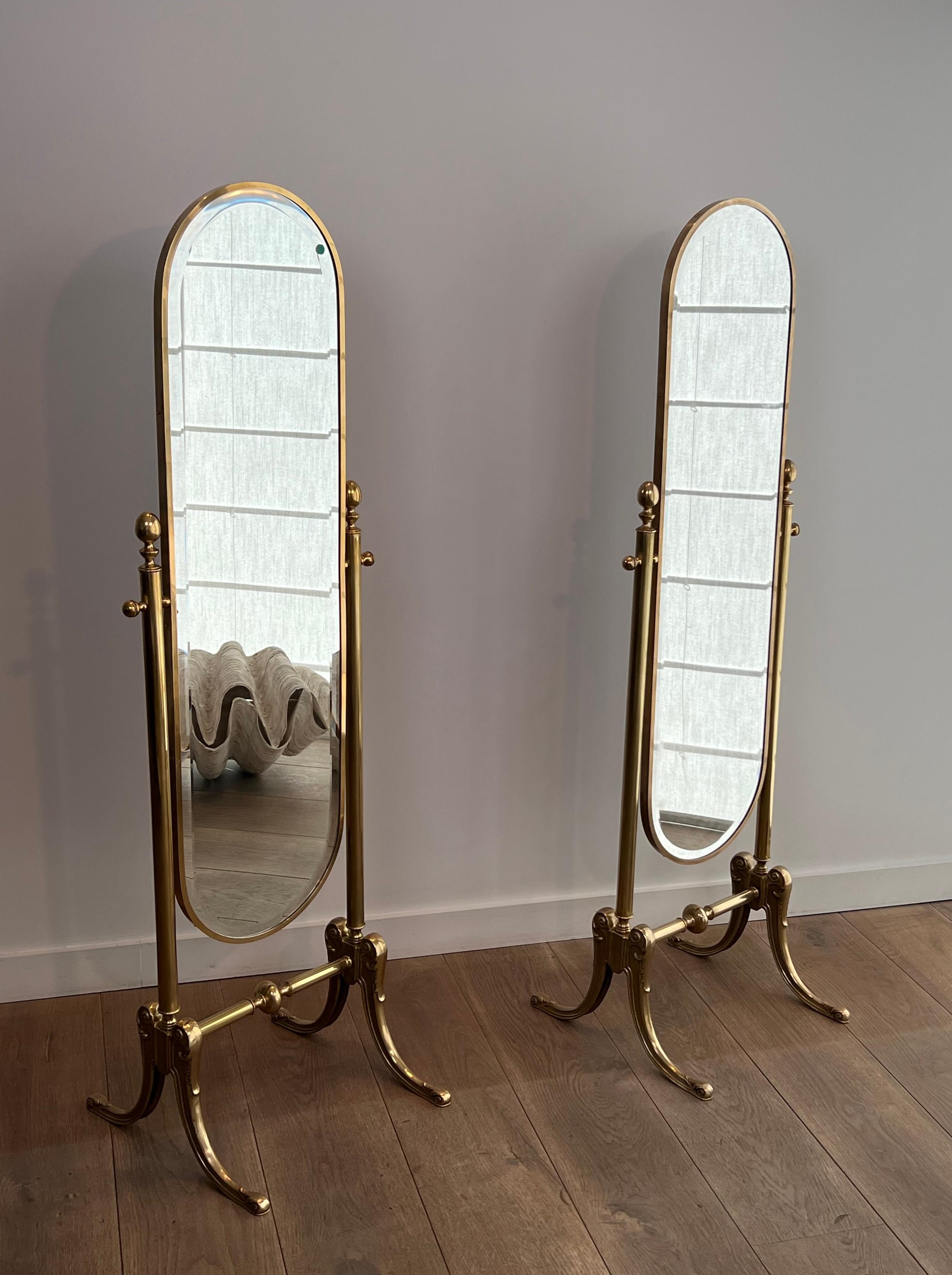 Paire de miroirs Psyché en laiton de style néoclassique dans le style de la Maison Jansen en vente 13
