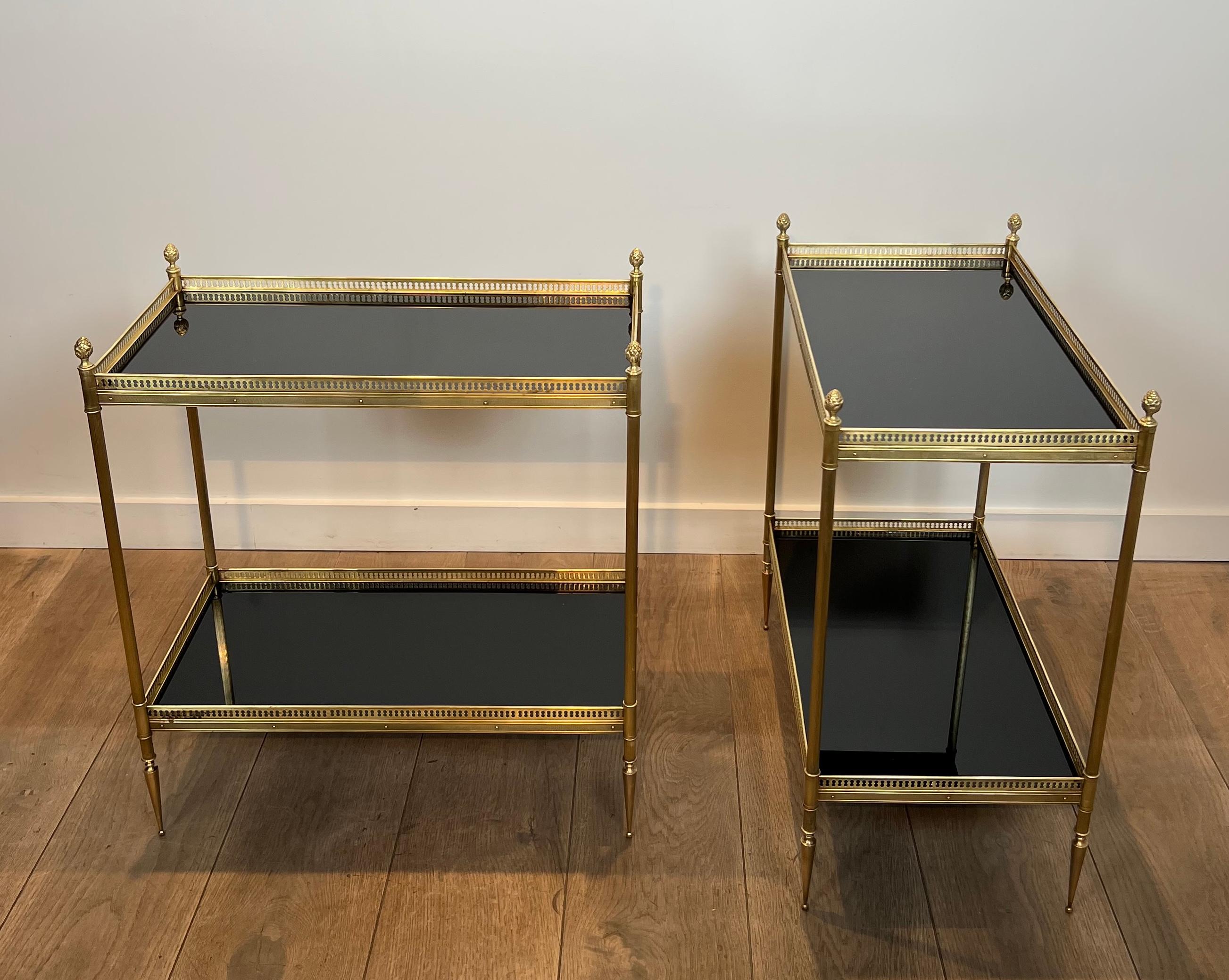 Pair of Neoclassical Style Brass Side Tables with Black Lacquered Tops by Maison In Good Condition In Marcq-en-Barœul, Hauts-de-France
