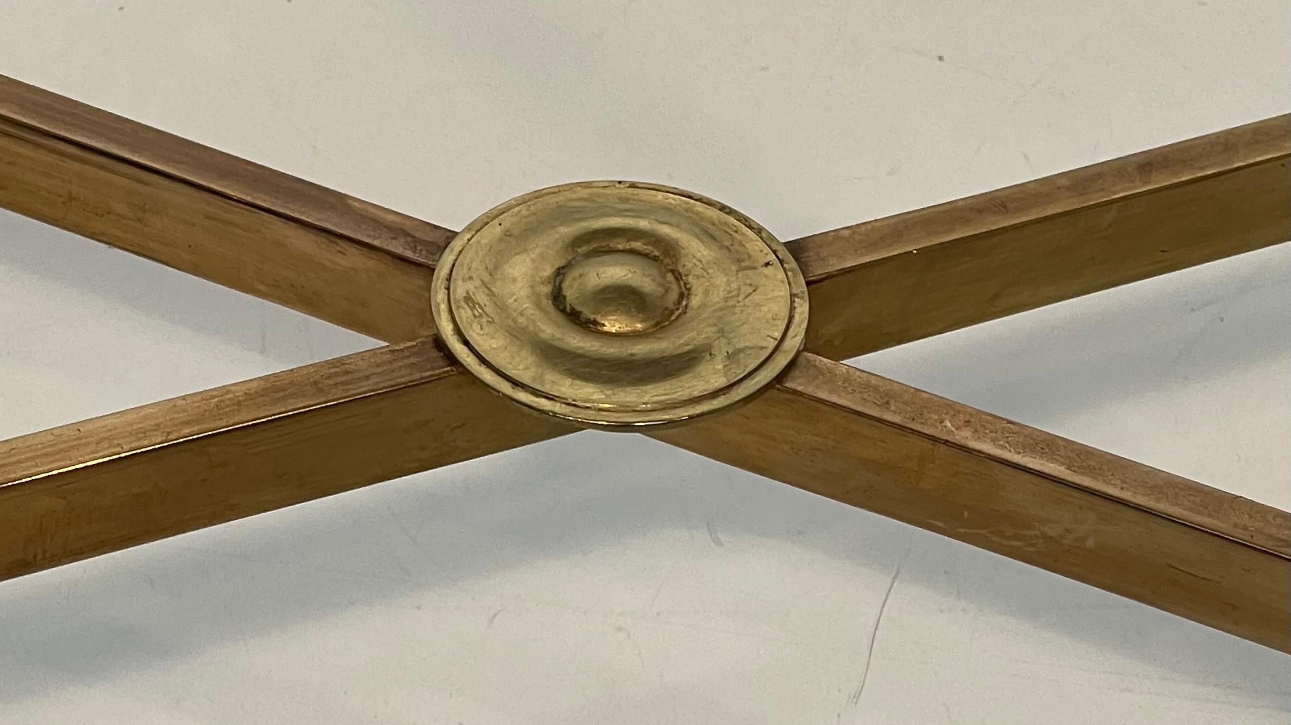 Paar Beistelltische aus Messing im neoklassischen Stil mit Marmorplatten von Maison Jansen im Angebot 2
