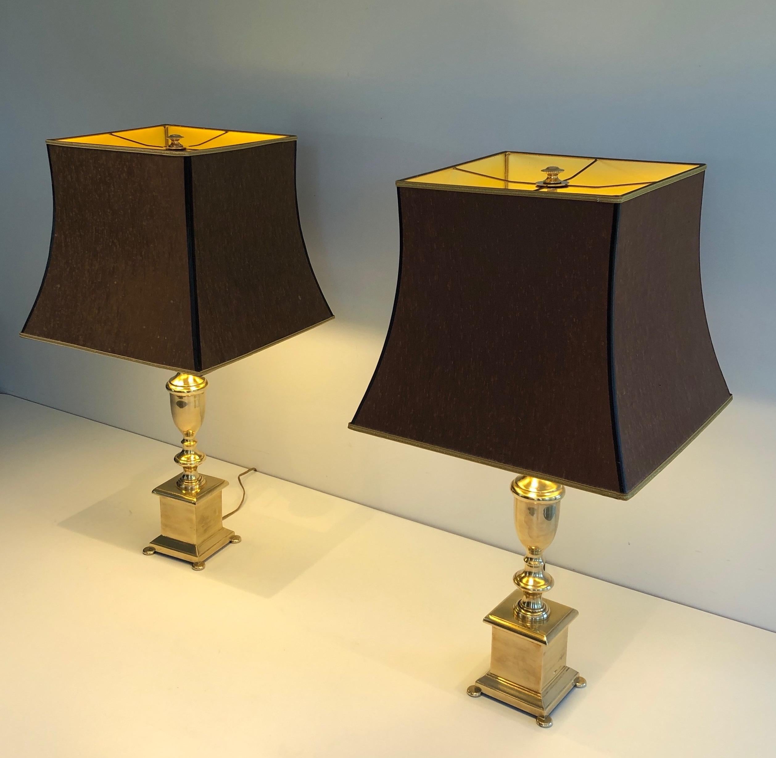 Paire de lampes de table en laiton de style néoclassique Bon état - En vente à Marcq-en-Barœul, Hauts-de-France