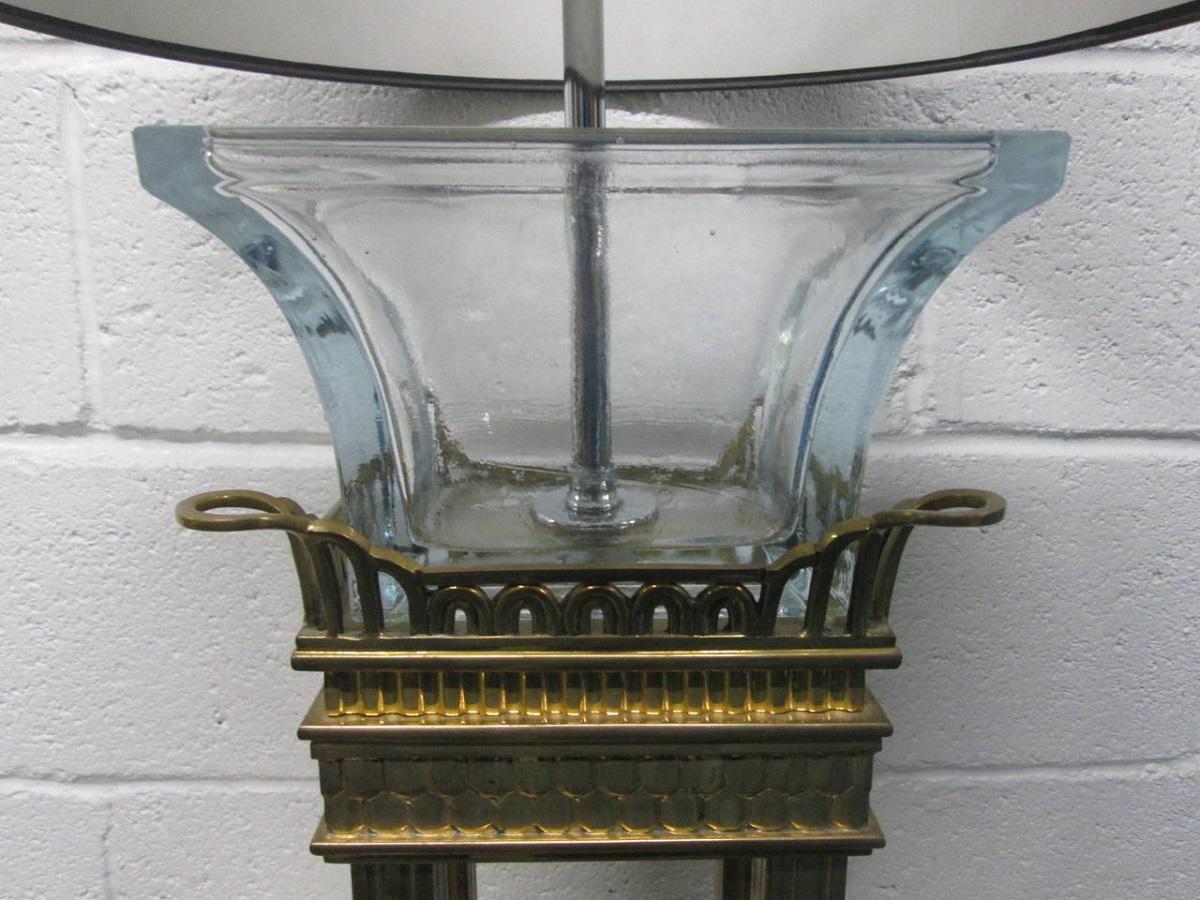 Poli Paire de lampes à colonne de style néoclassique en bronze et verre en vente