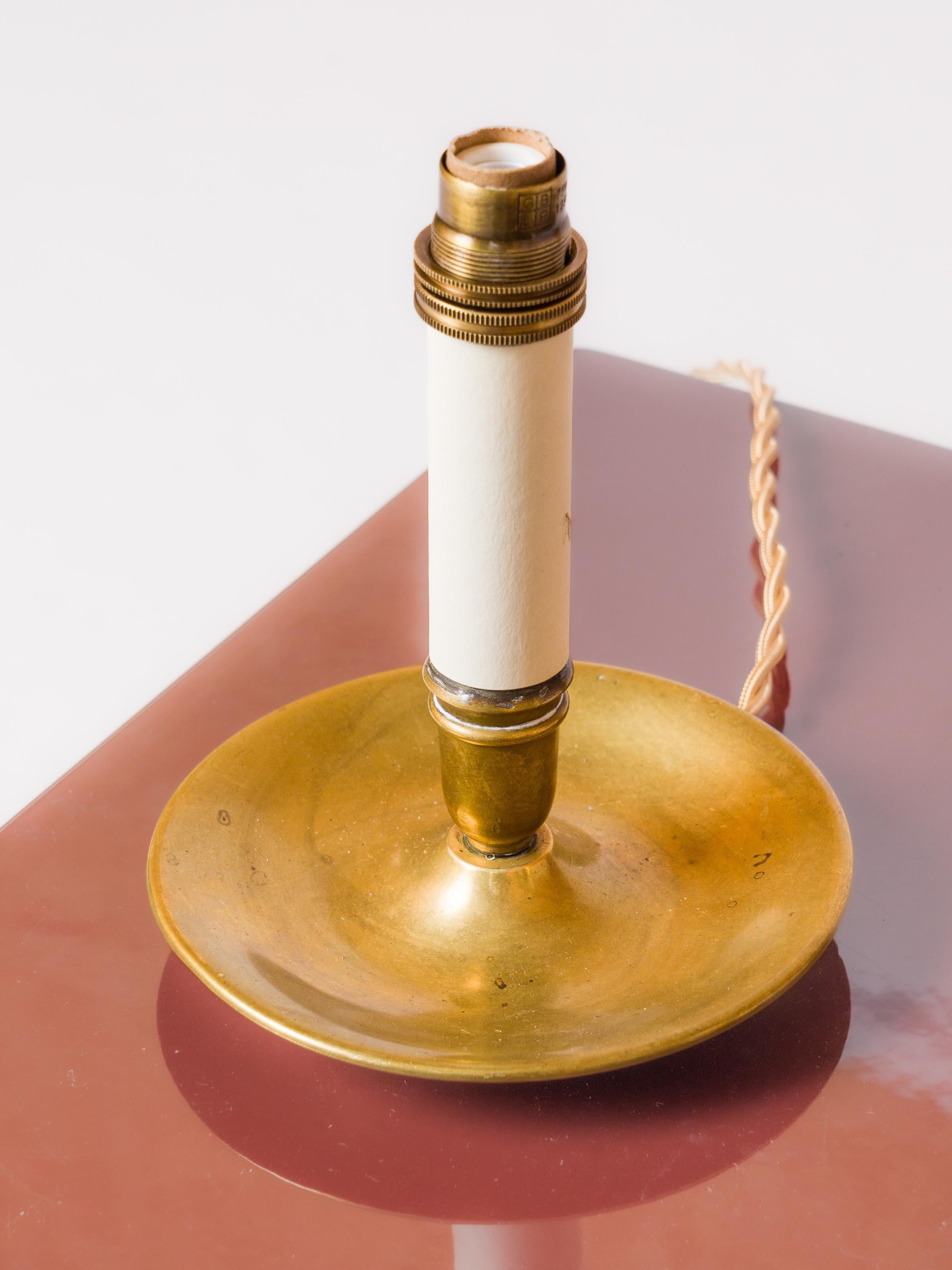 Pareja de lámparas de sobremesa candelabro de bronce de estilo neoclásico, Francia Años 60 Francés en venta