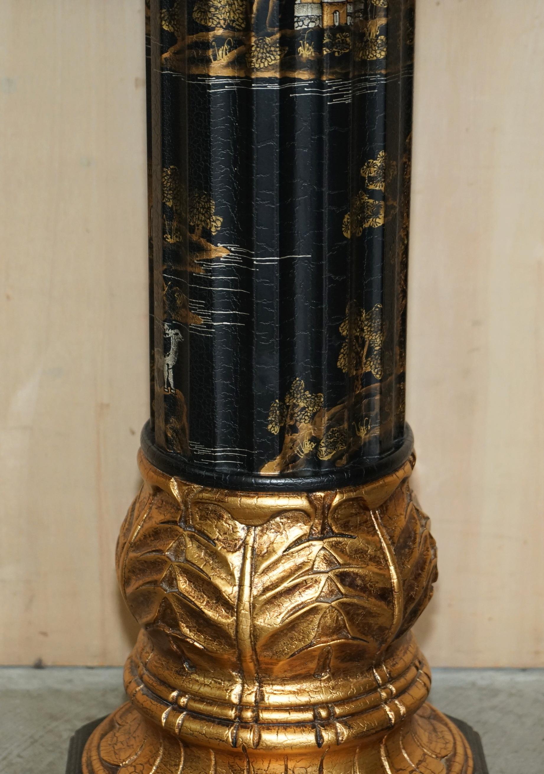 Early 20th Century Pair of Neoclassical Style Chinese Chinoiserie Lacquered Torcheres Columns For Sale