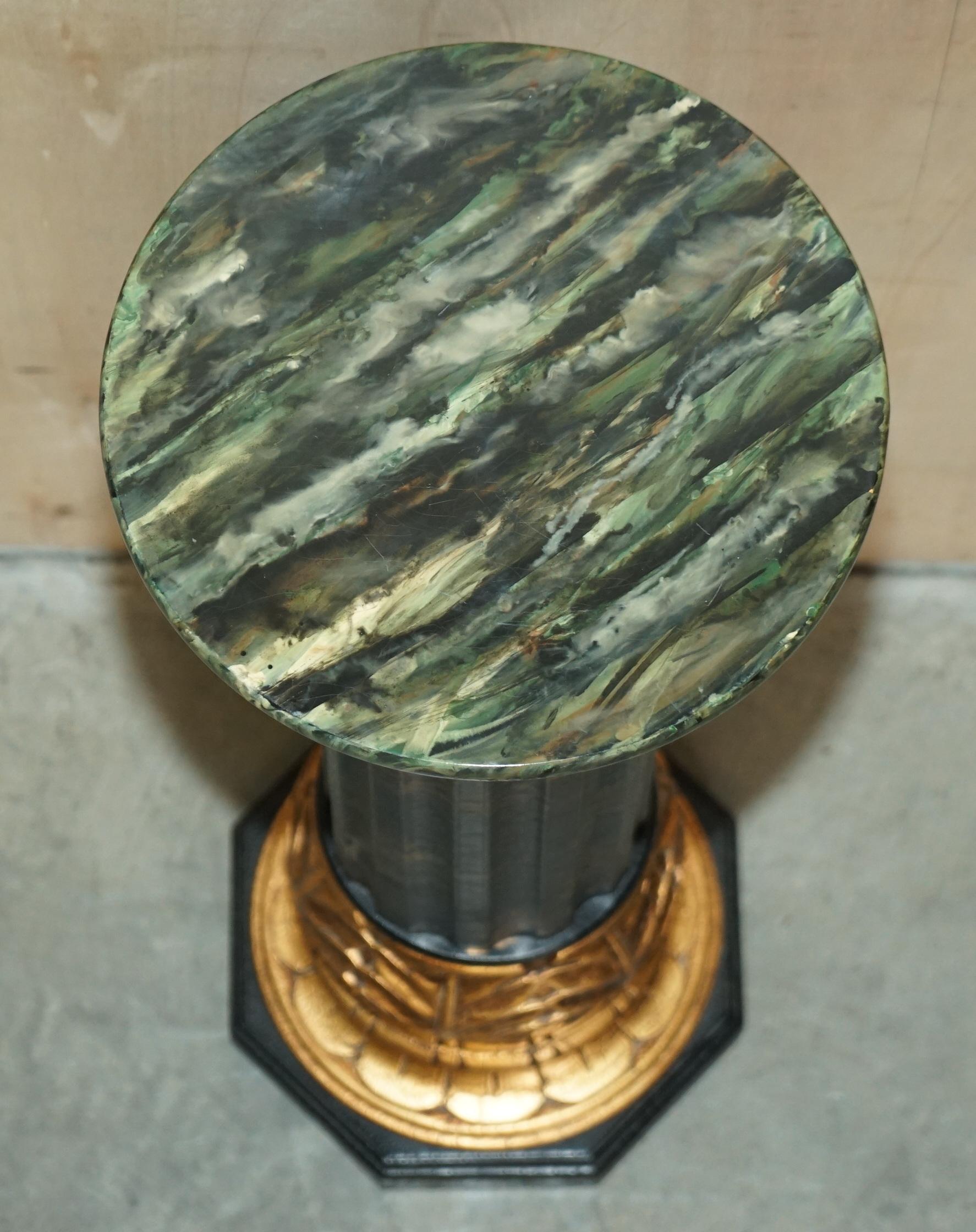 Inizio XX secolo Coppia di colonne torciere laccate in stile neoclassico cinese Chinoiserie in vendita