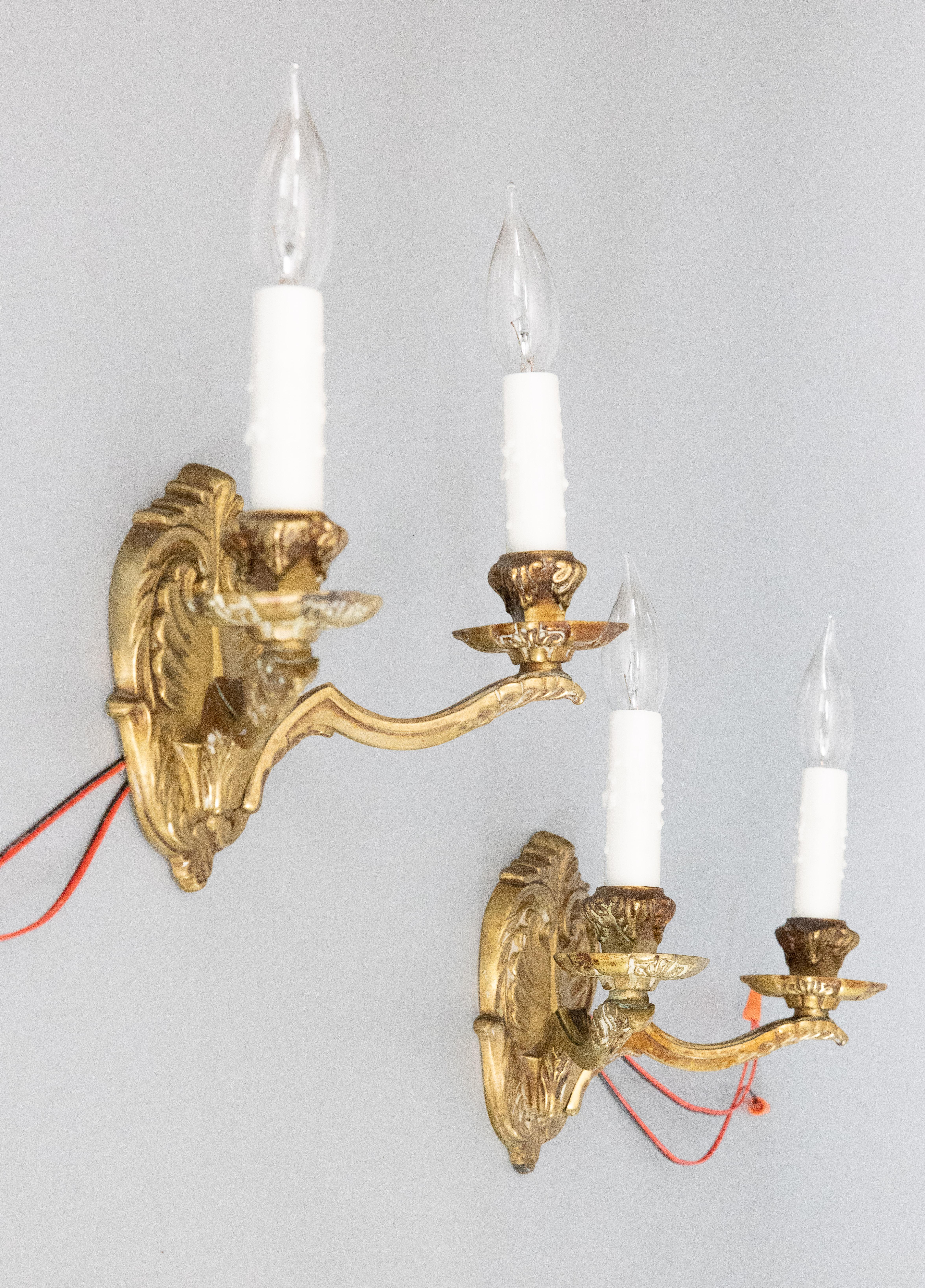Coppia di lampade in bronzo dorato francese in stile neoclassico, circa 1900 In condizioni buone a Pearland, TX