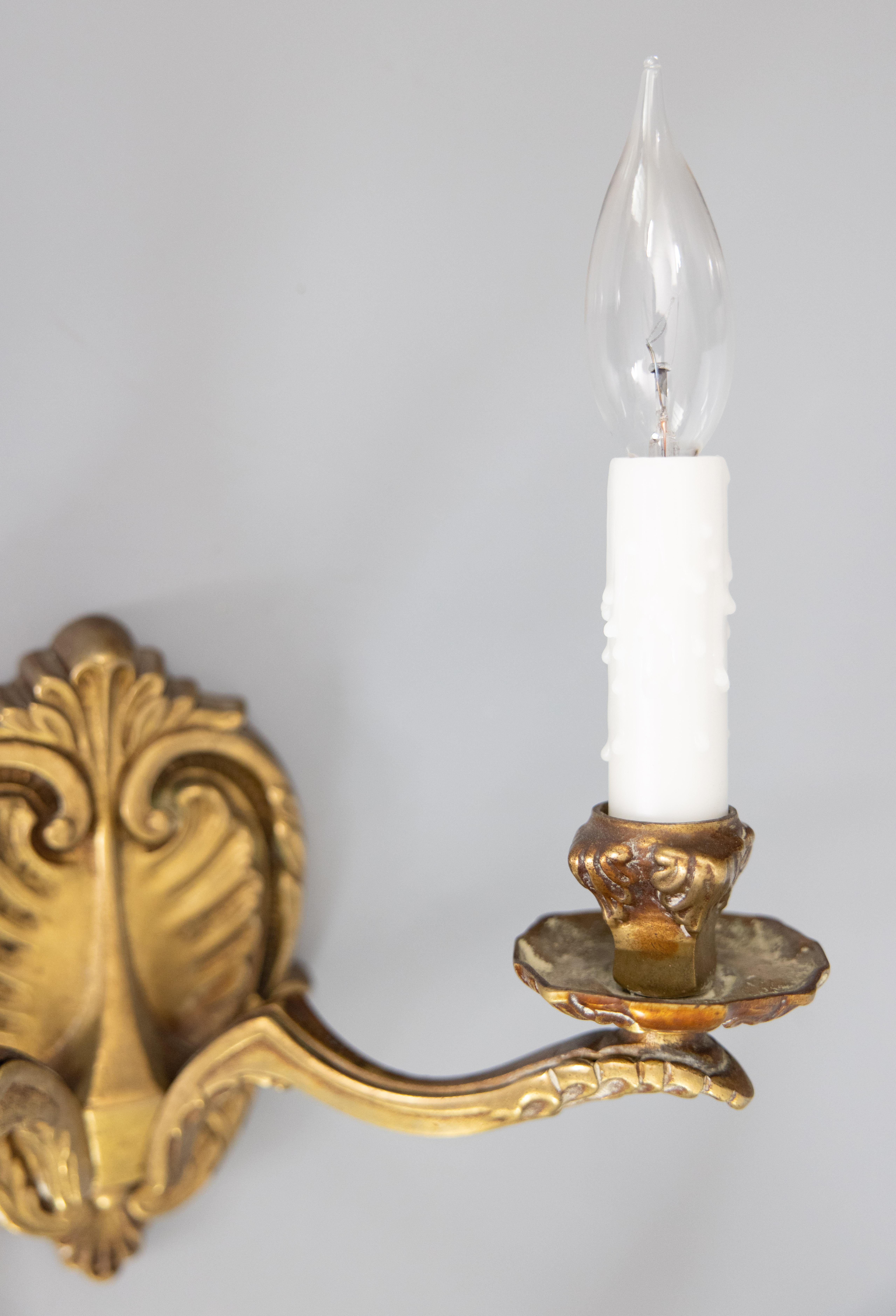 Coppia di lampade in bronzo dorato francese in stile neoclassico, circa 1900 2