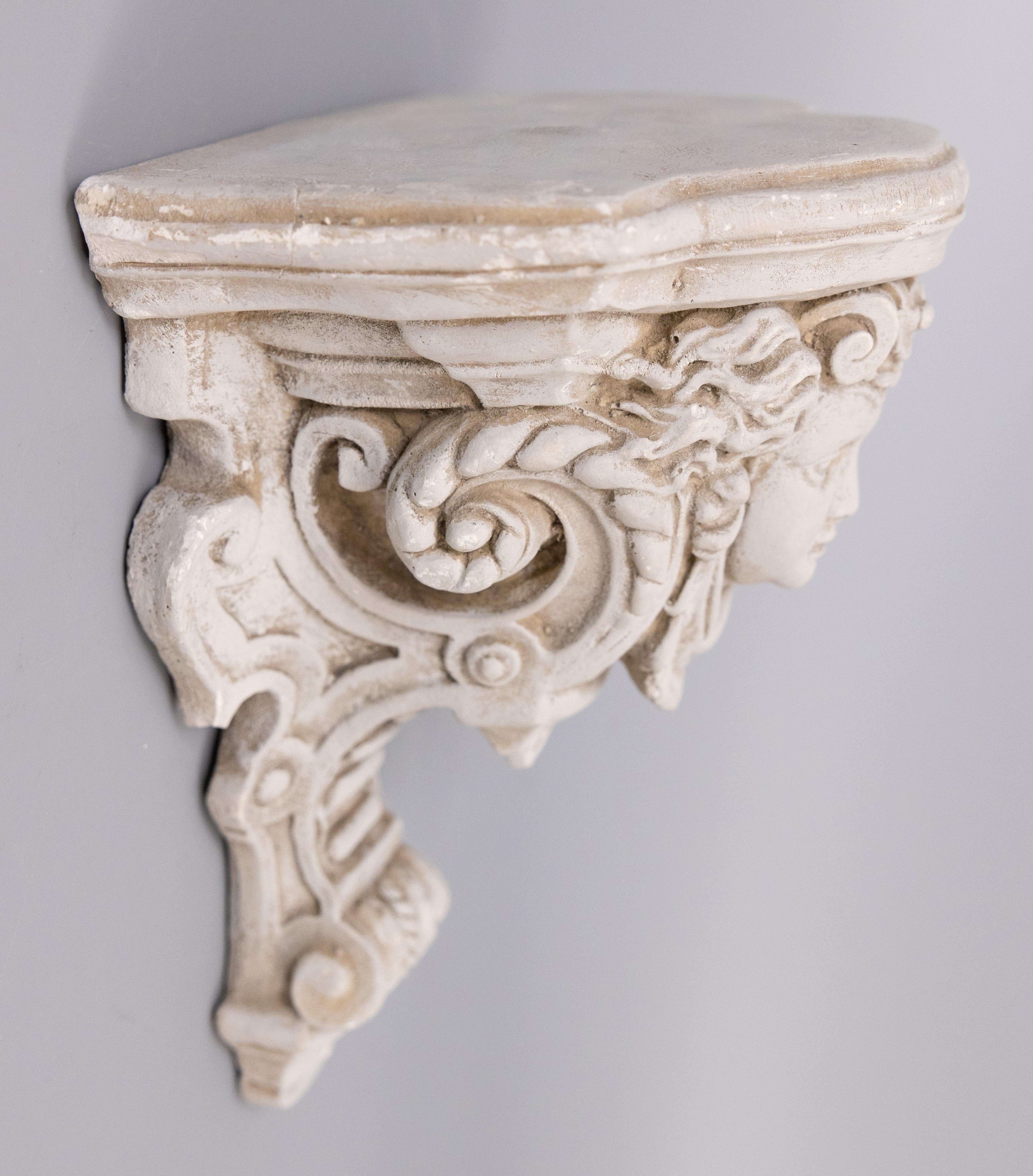Pair of Neoclassical Style French Plaster Cherub Brackets Corbels, circa 1950 In Good Condition For Sale In Pearland, TX