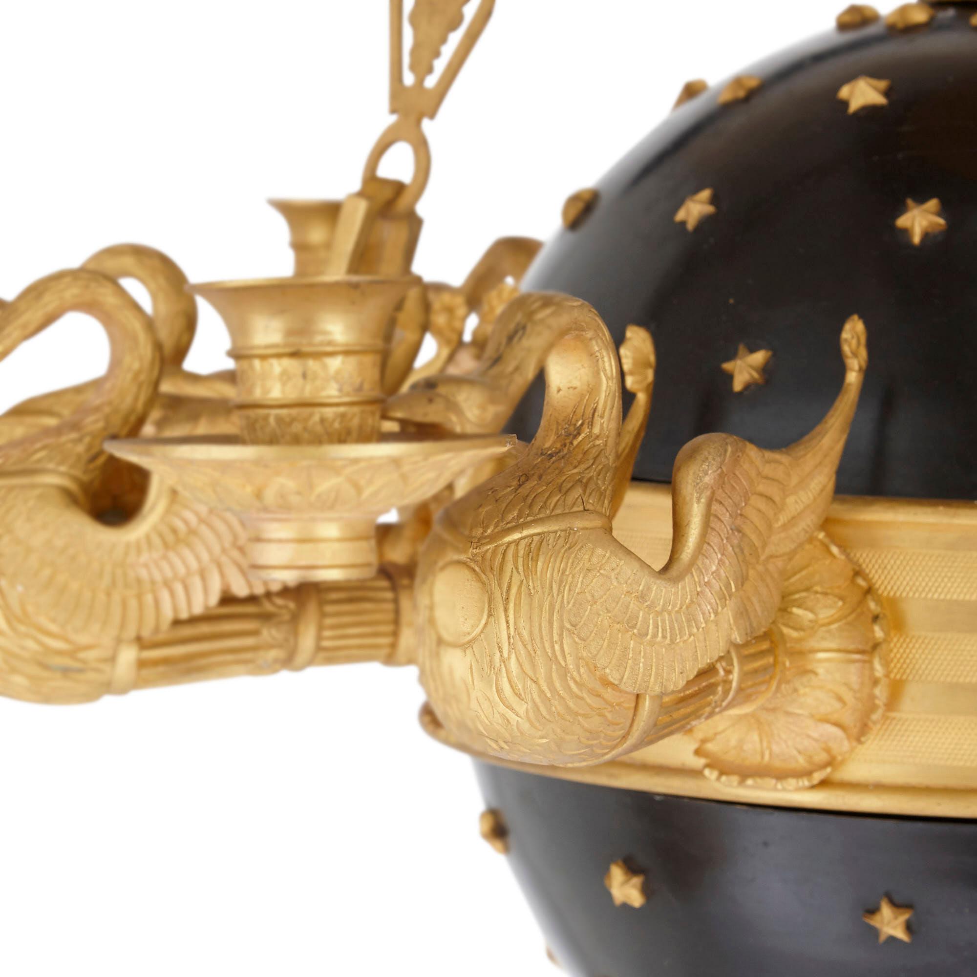 Dorato Coppia di lampadari in bronzo dorato in stile Neoclassico in vendita