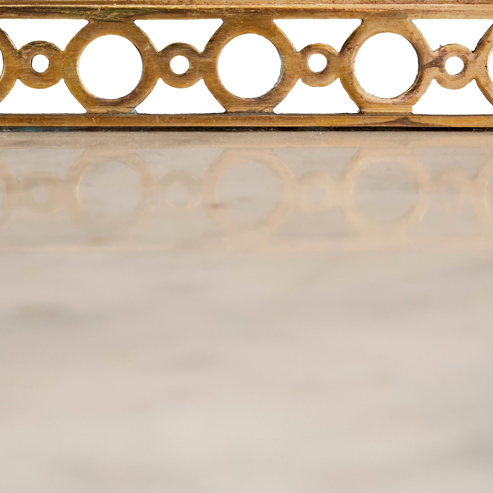 Similoro Coppia di console francesi montate in bronzo dorato in stile neoclassico in vendita