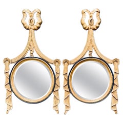 Pareja de espejos de pared de madera dorada de estilo neoclásico