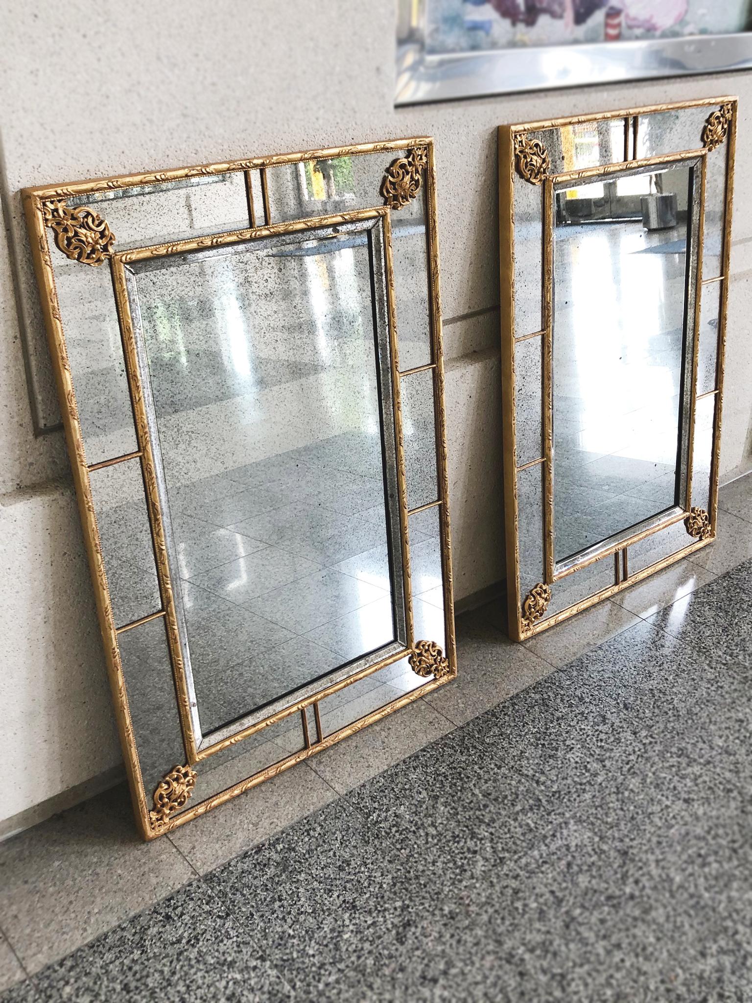 Pair of Neoclassical Style Giltwood Wall Mirrors In Good Condition In New York, NY