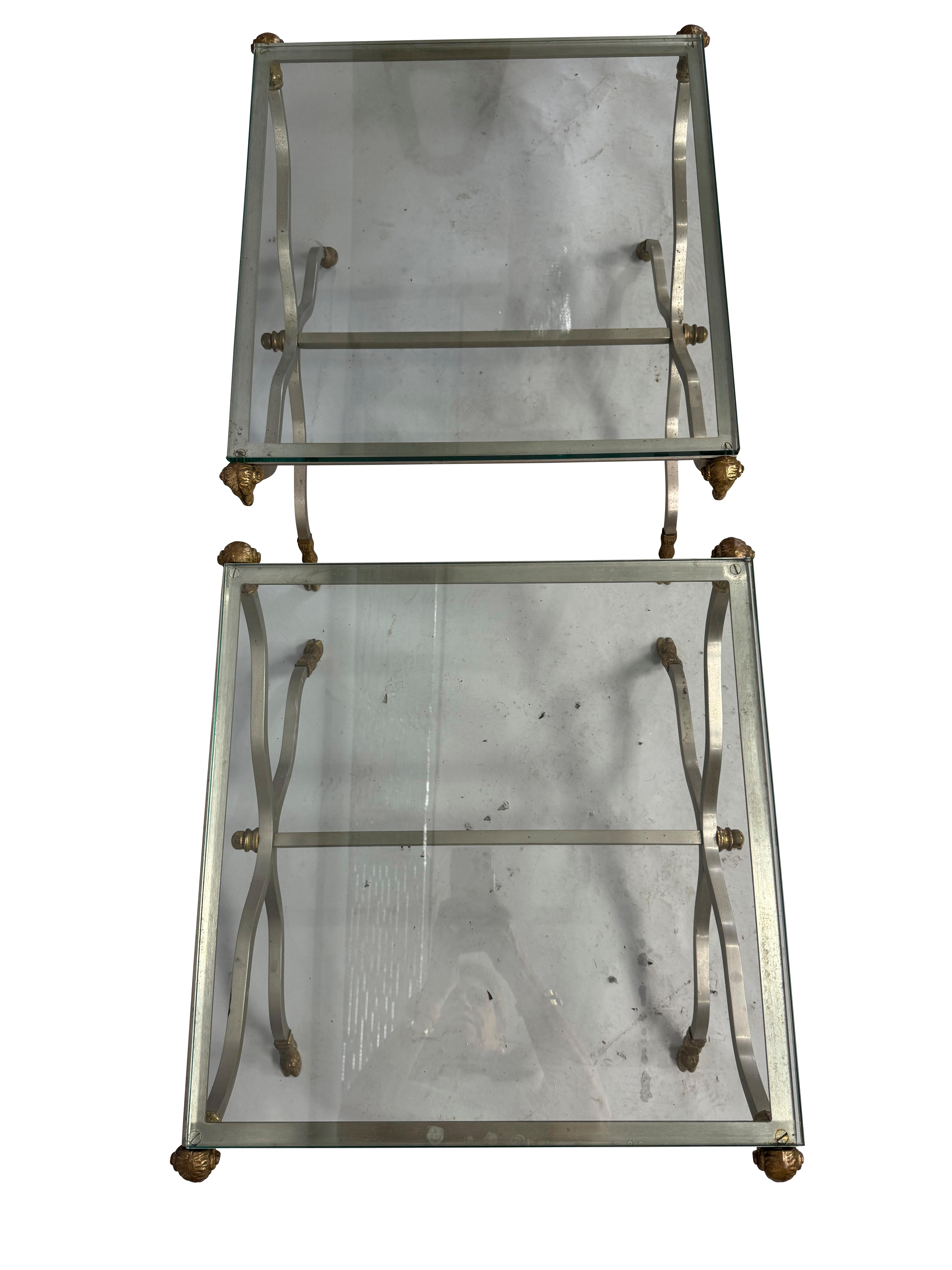 Pareja de Mesas de Centro con Tapa de Cristal y Cabezas de Carnero de Estilo Neoclásico Metal en venta