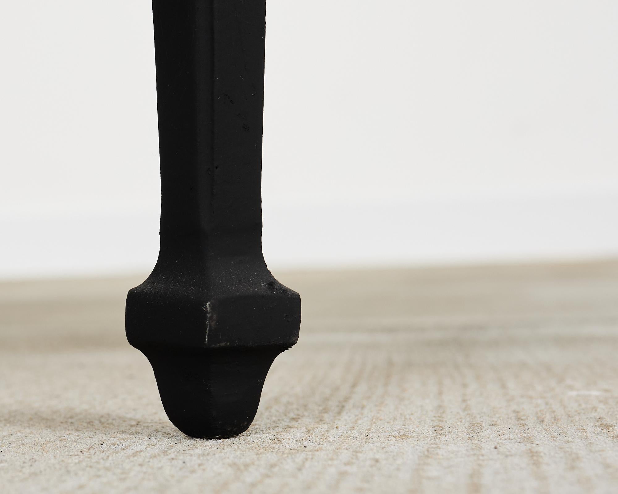 Coppia di tavolini da giardino con piano in granito in stile neoclassico in vendita 5