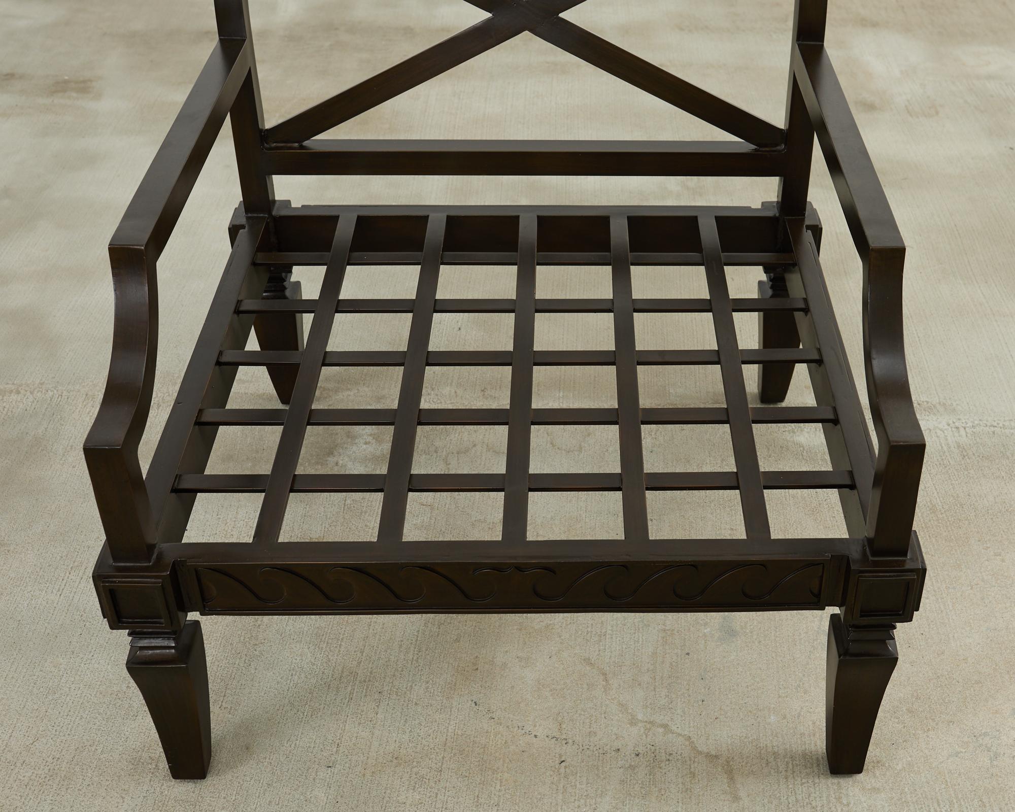 Paire de chaises de jardin et d'ottomans de style néoclassique en fer en vente 8