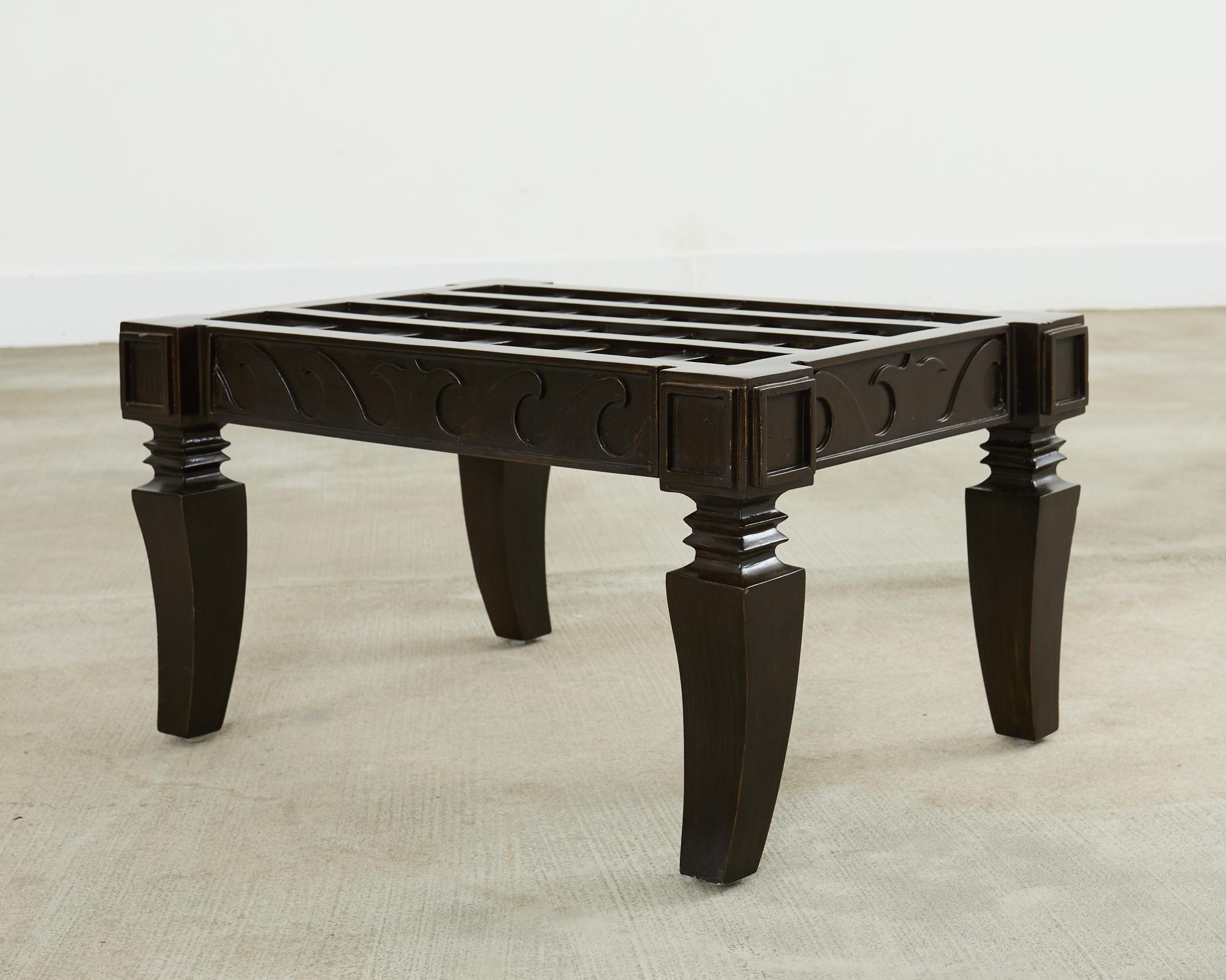 Paire de chaises de jardin et d'ottomans de style néoclassique en fer en vente 10
