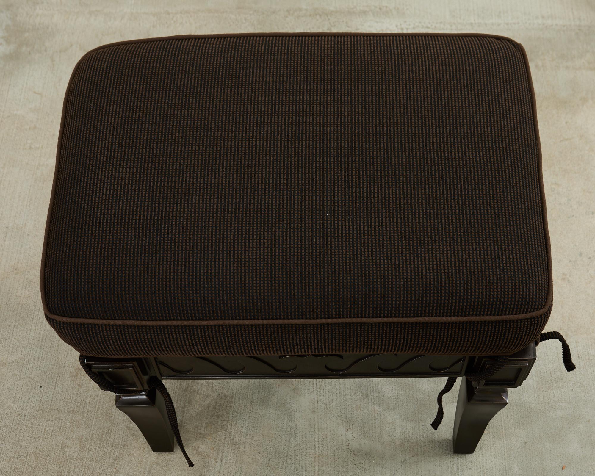Paire de chaises de jardin et d'ottomans de style néoclassique en fer en vente 12