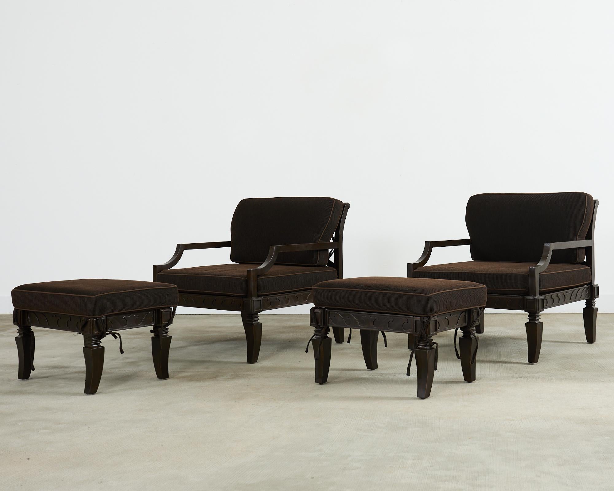 Néoclassique Paire de chaises de jardin et d'ottomans de style néoclassique en fer en vente