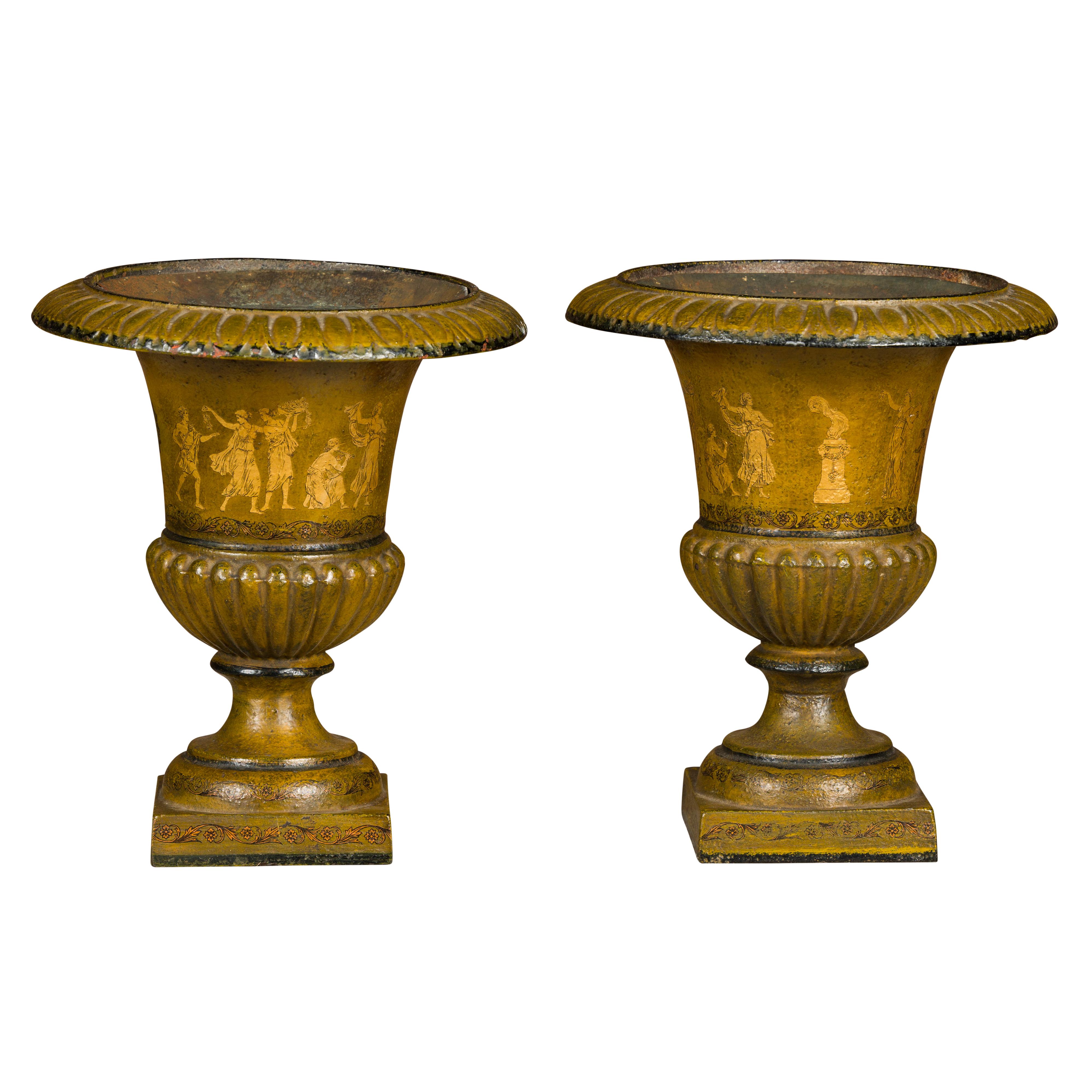 Ein Paar Eisen-Pflanzgefäße im neoklassischen Stil mit Linern und mythologischen Figuren im Angebot 9