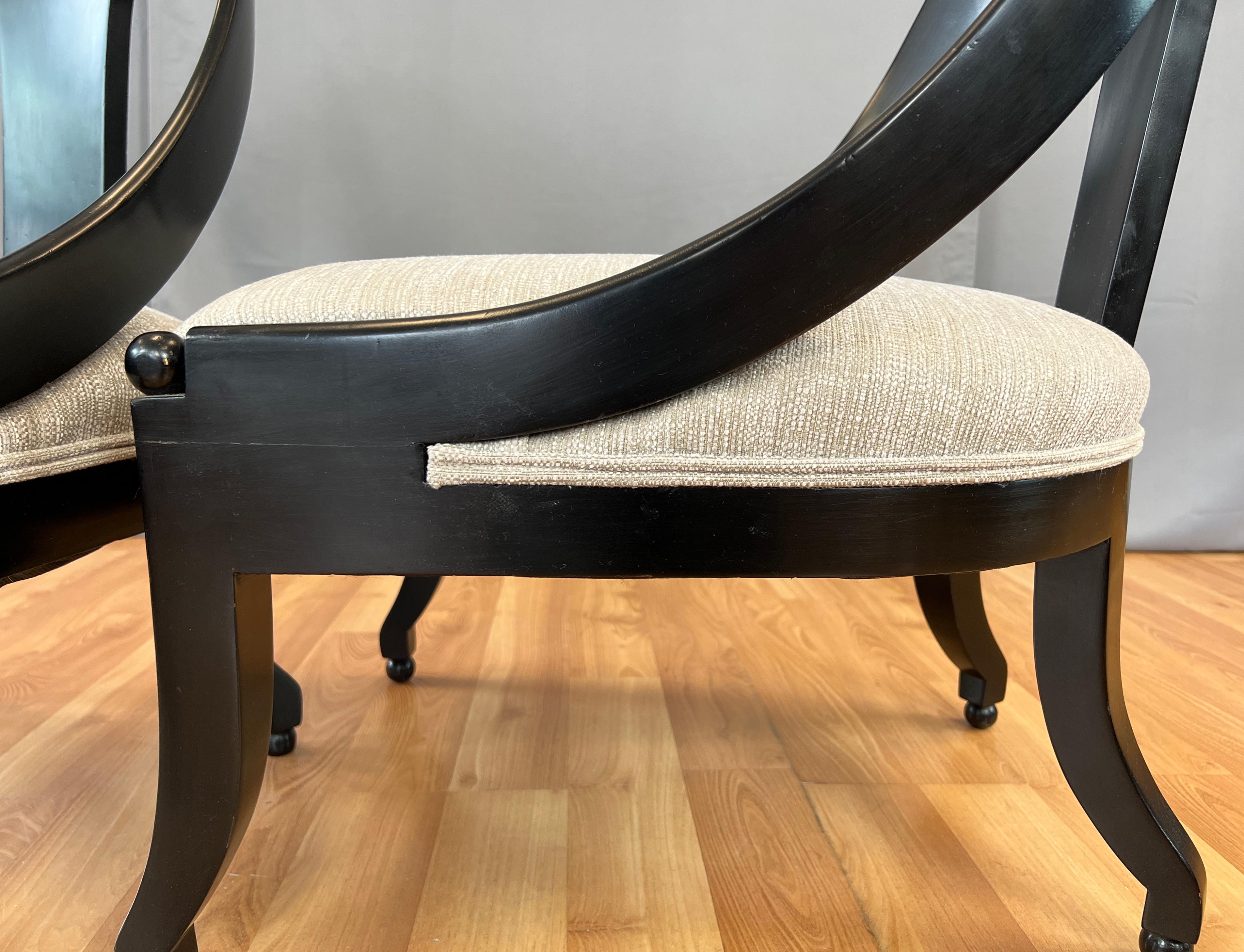 Zwei Sessel mit Löffelrückenlehne im neoklassischen Stil von Michael Taylor für Baker im Angebot 6