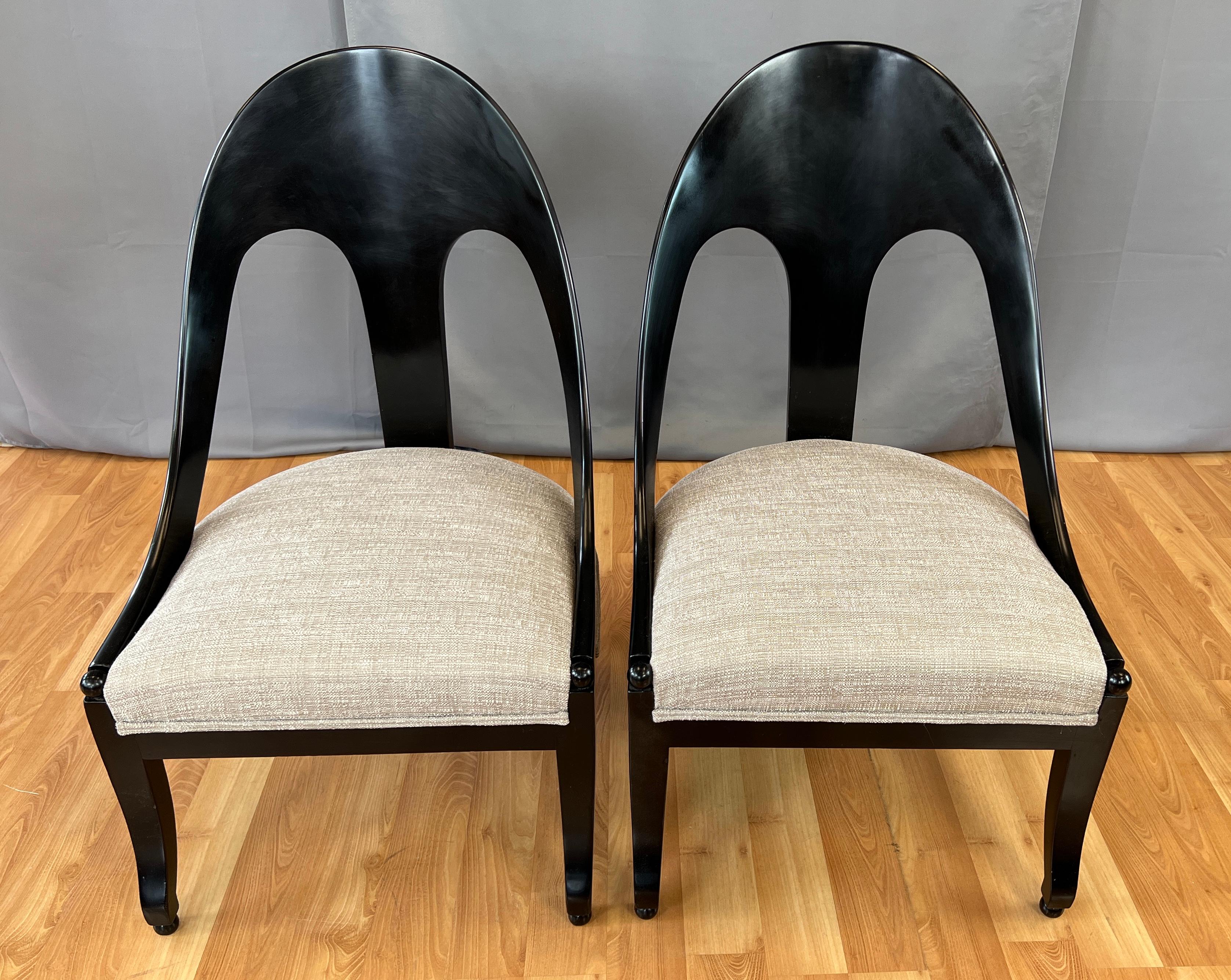 Américain Paire de chaises pantoufles à dossier cuillère de style néoclassique Michael Taylor pour Baker en vente