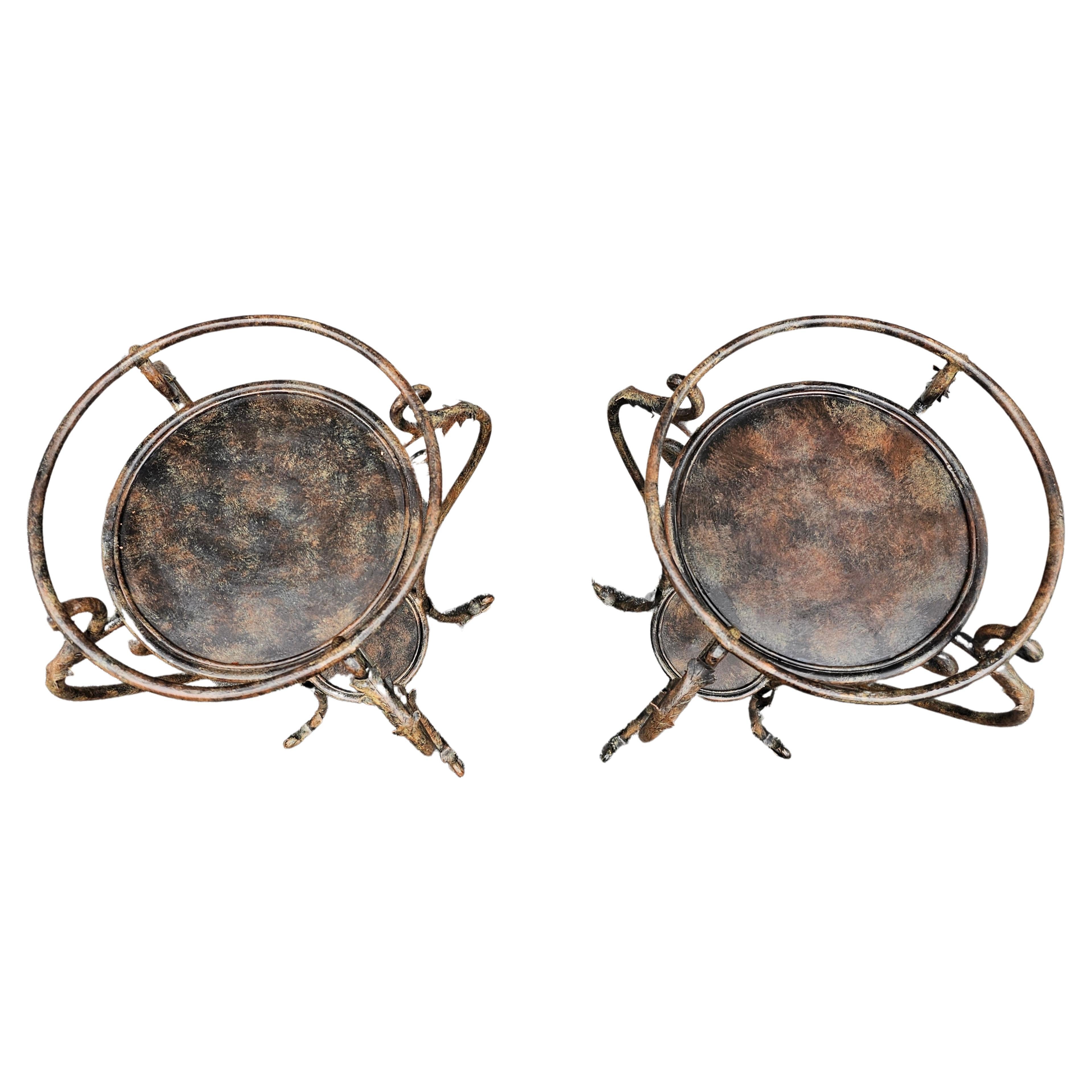 Pareja de Jardineras de Metal Patinado de Estilo Neoclásico en venta 1