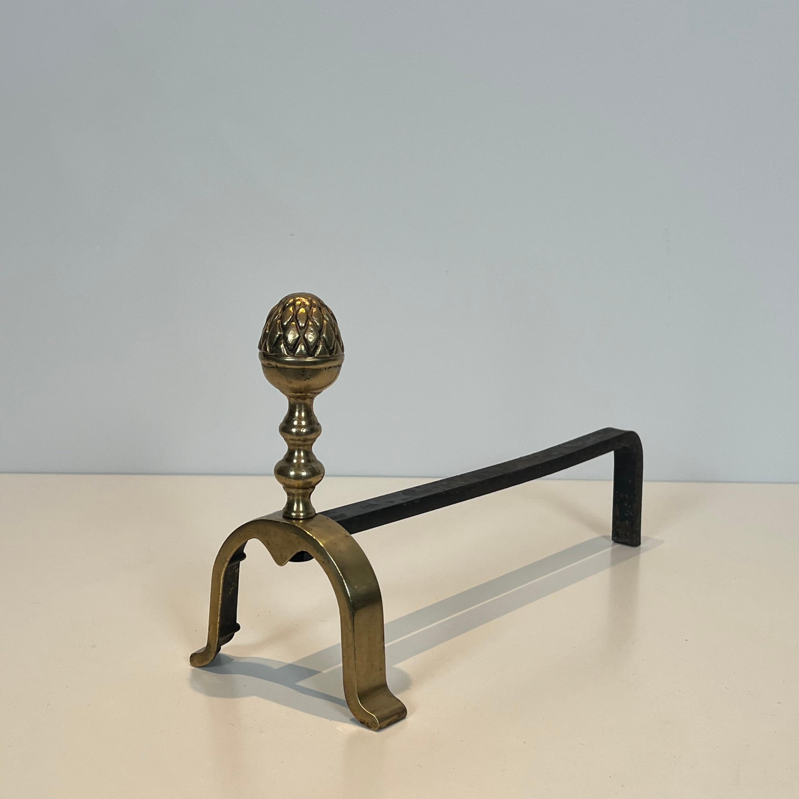 Par de Andirones de Latón de Cono de Pino de Estilo Neoclásico al Estilo de Maison Jans 2